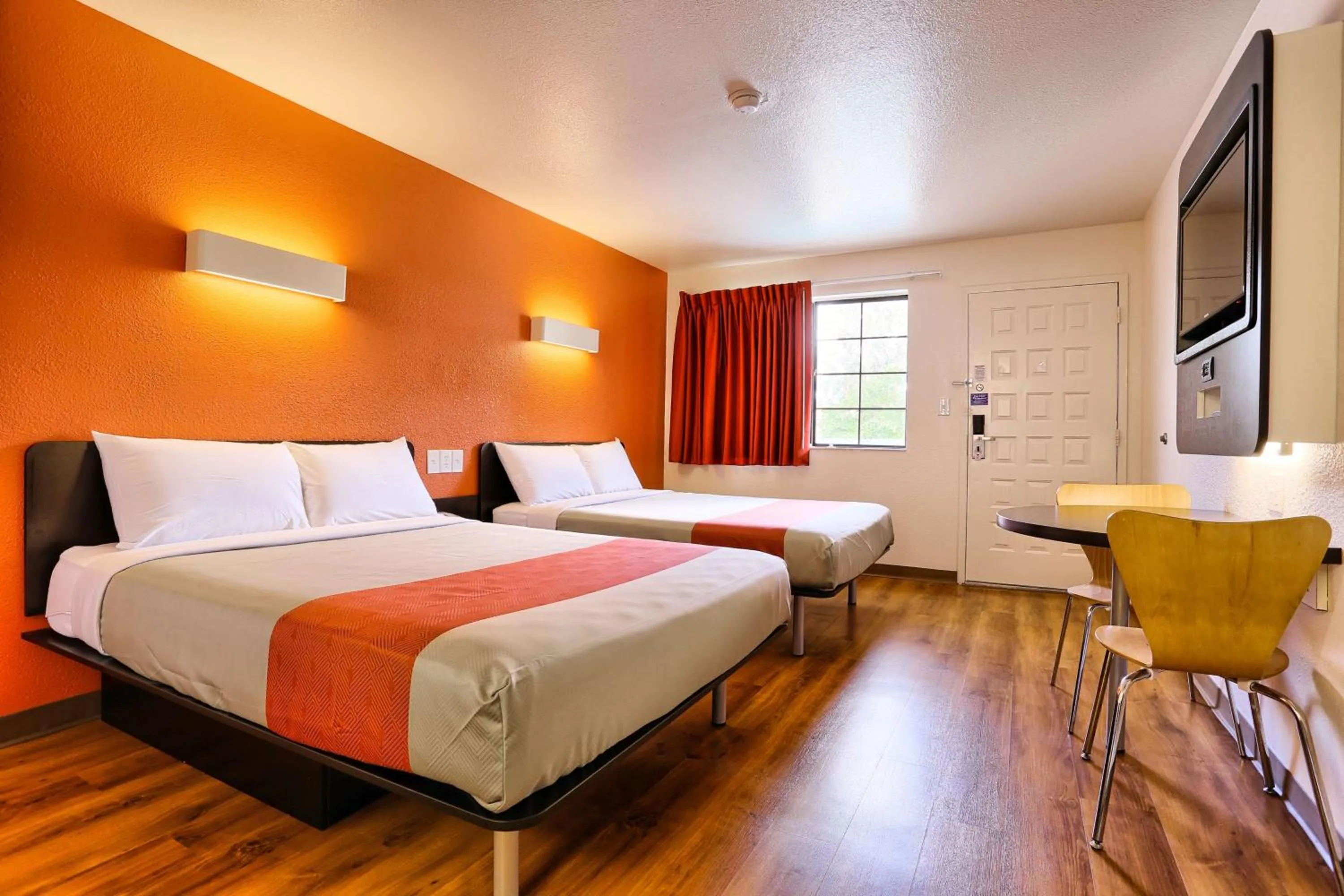 TV and multimedia, Bed in Motel 6-Petaluma, CA