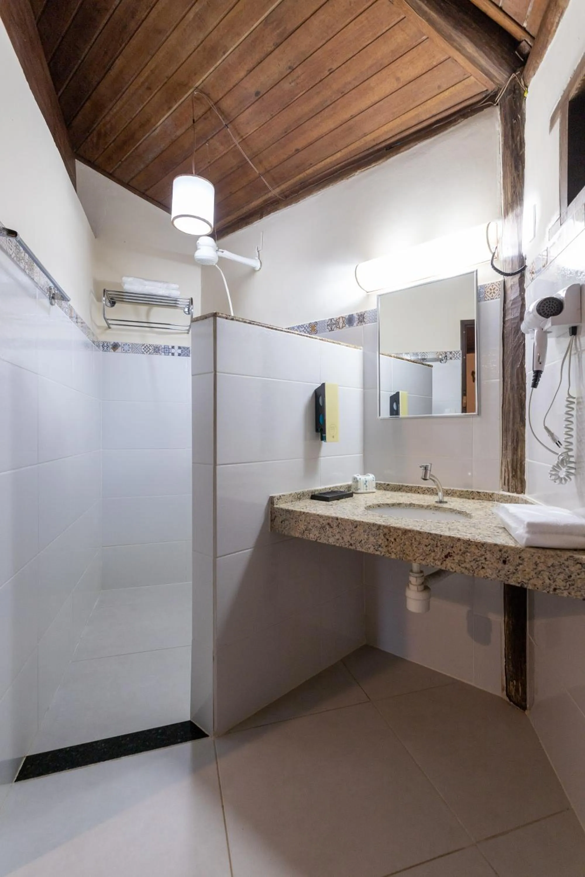 Shower in Canto d Alvorada Hotel Pousada