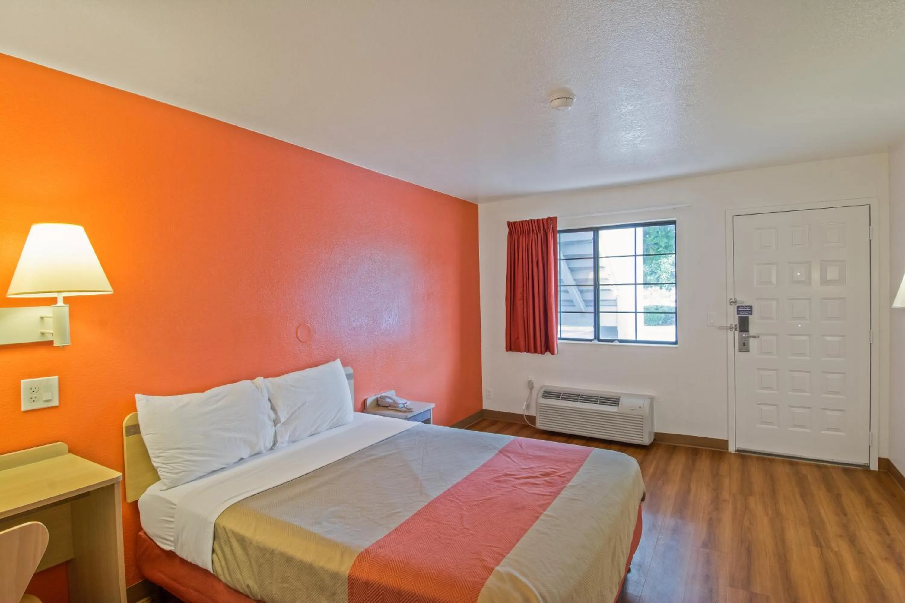 Bedroom, Bed in Motel 6-Redding, CA - South