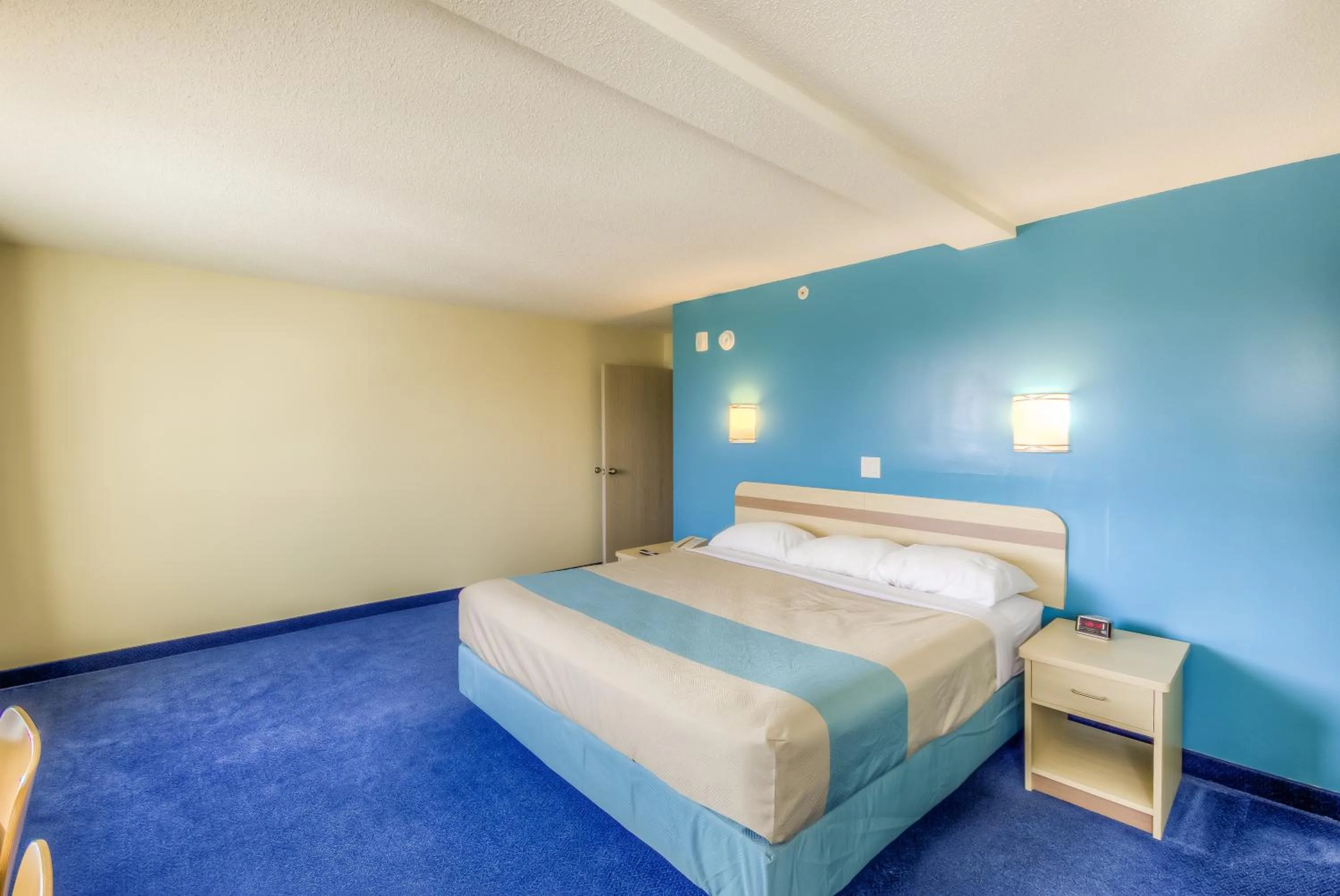 Bed in Aurora Inn Estevan