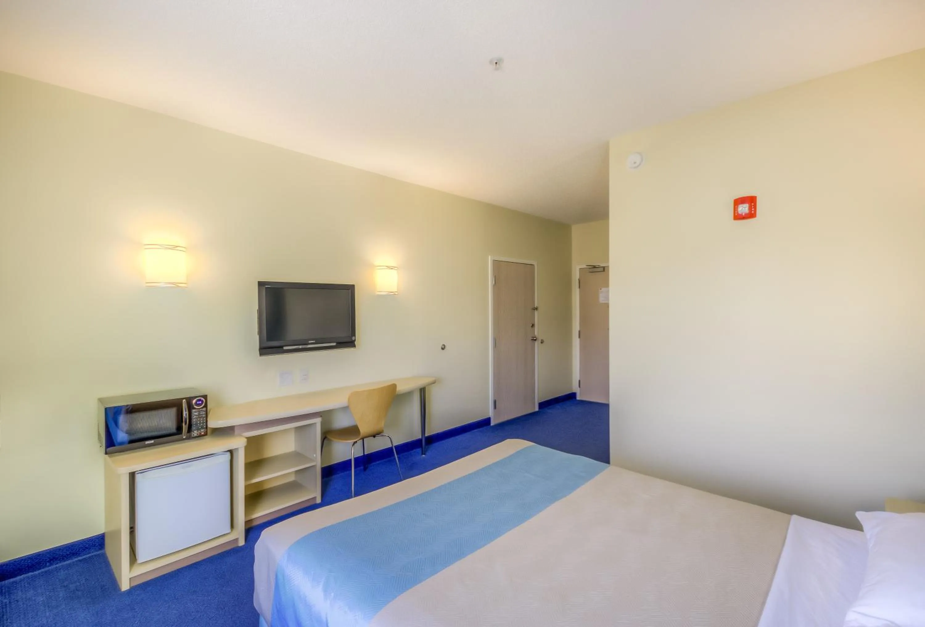 Bed in Aurora Inn Estevan