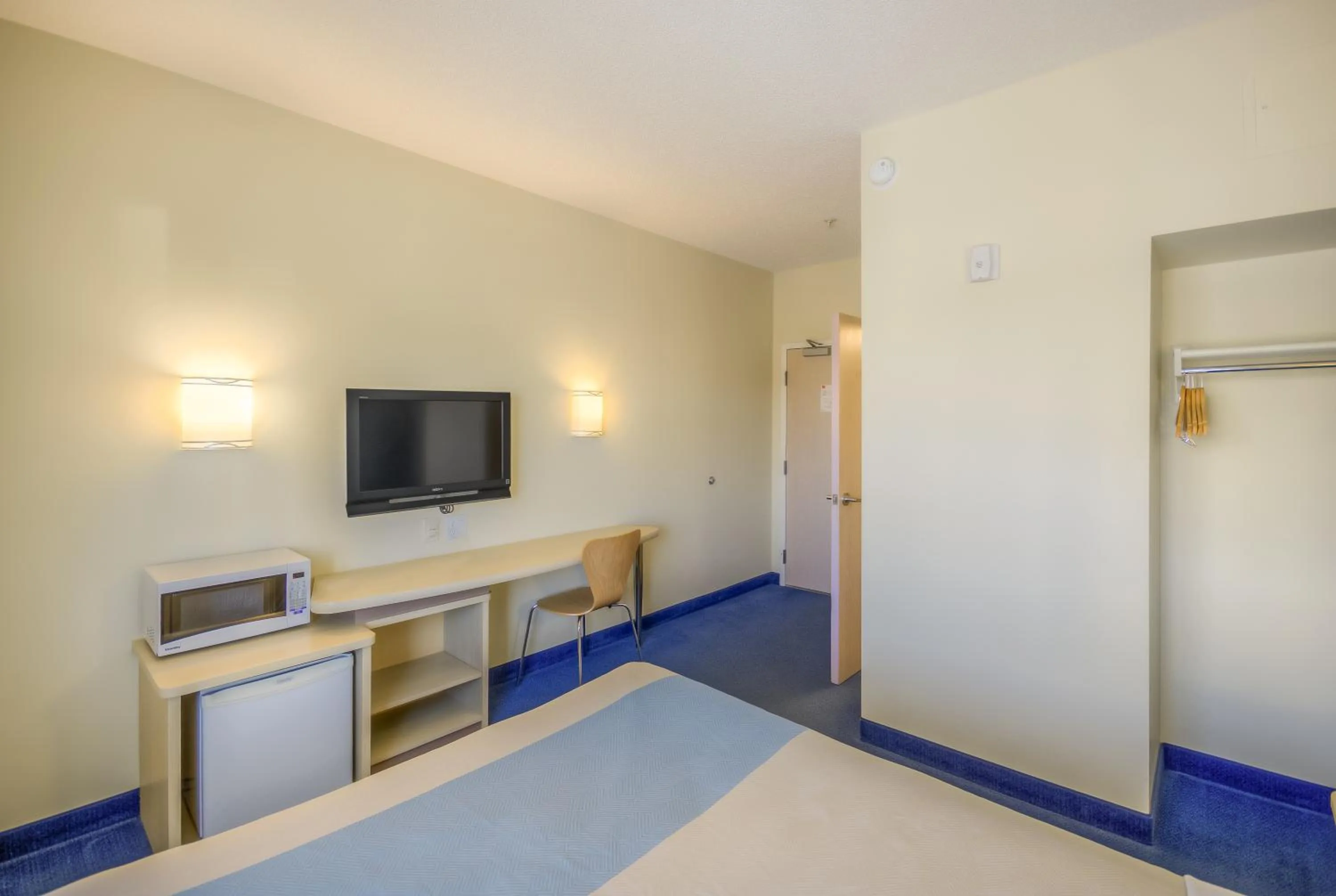 Bed in Aurora Inn Estevan