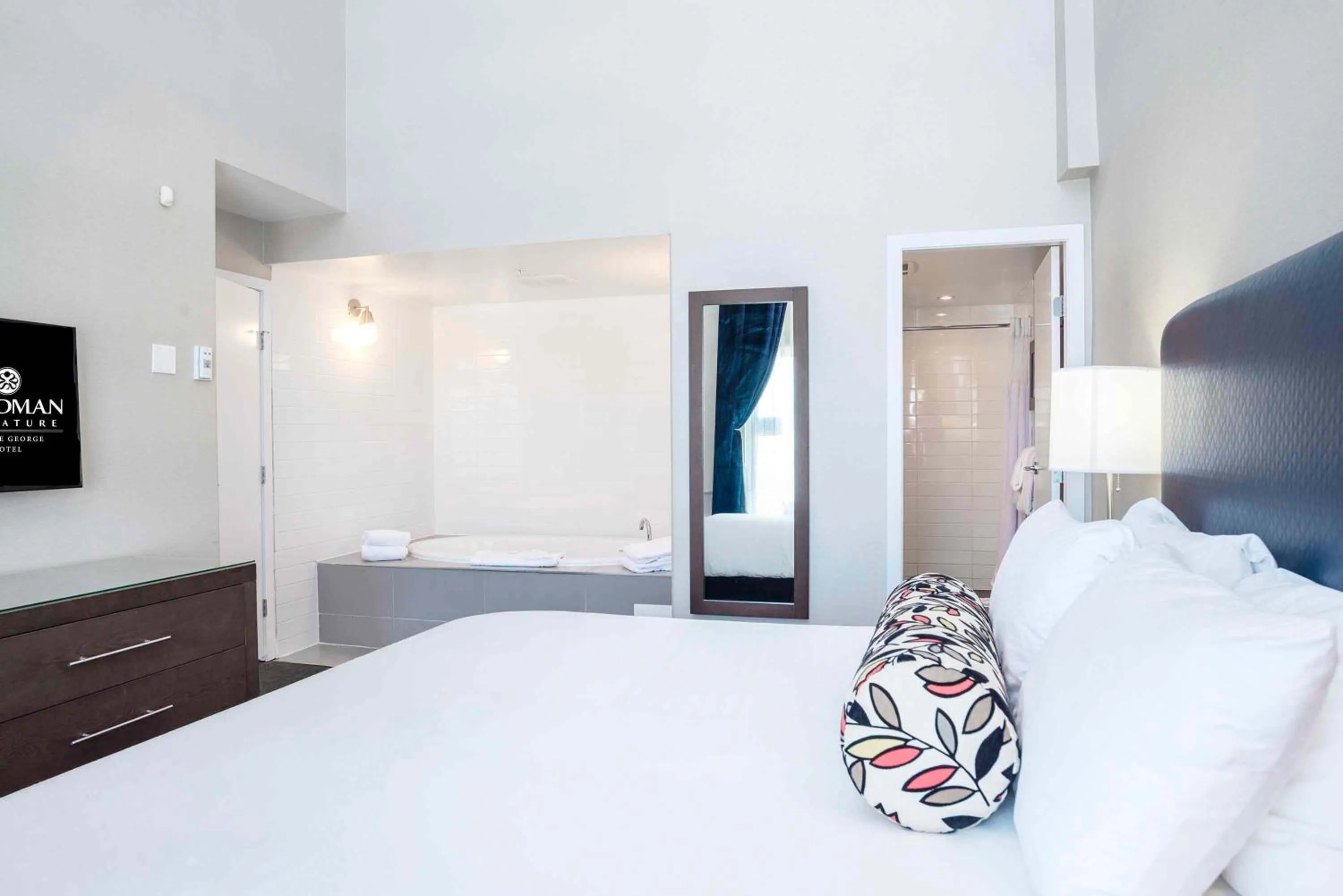 Photo of the whole room, Bed in Sandman Signature Prince George Hotel