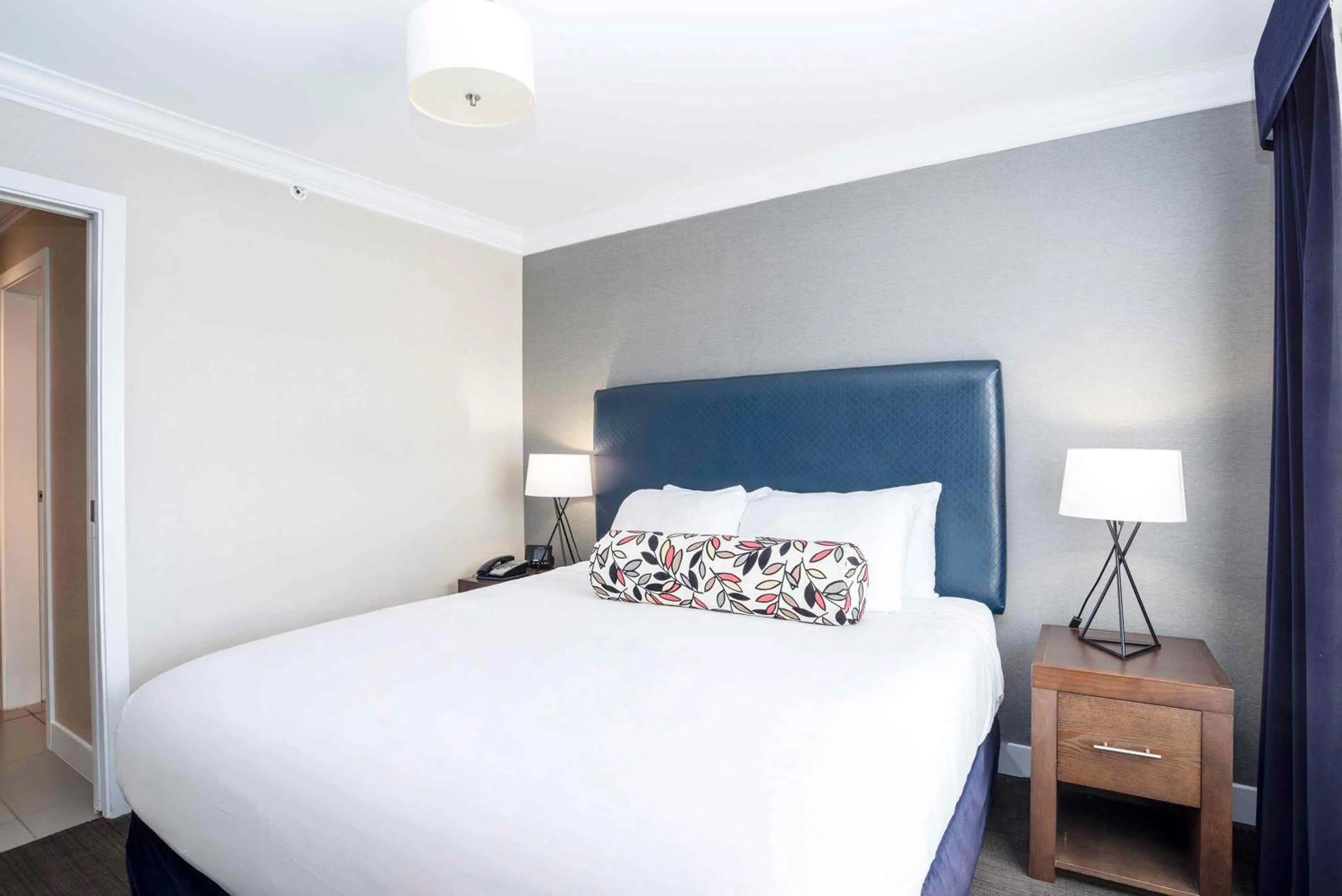 Photo of the whole room, Bed in Sandman Signature Prince George Hotel