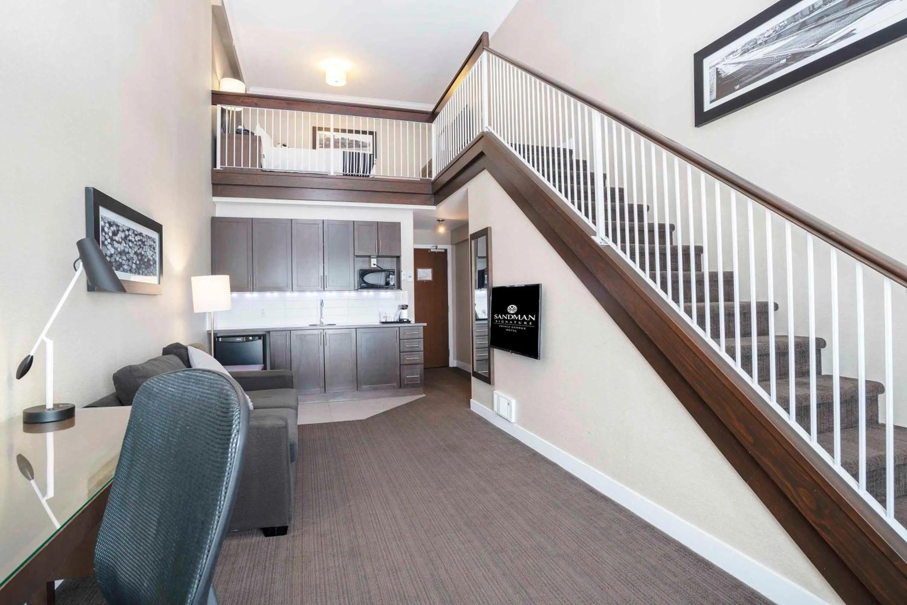 Photo of the whole room in Sandman Signature Prince George Hotel