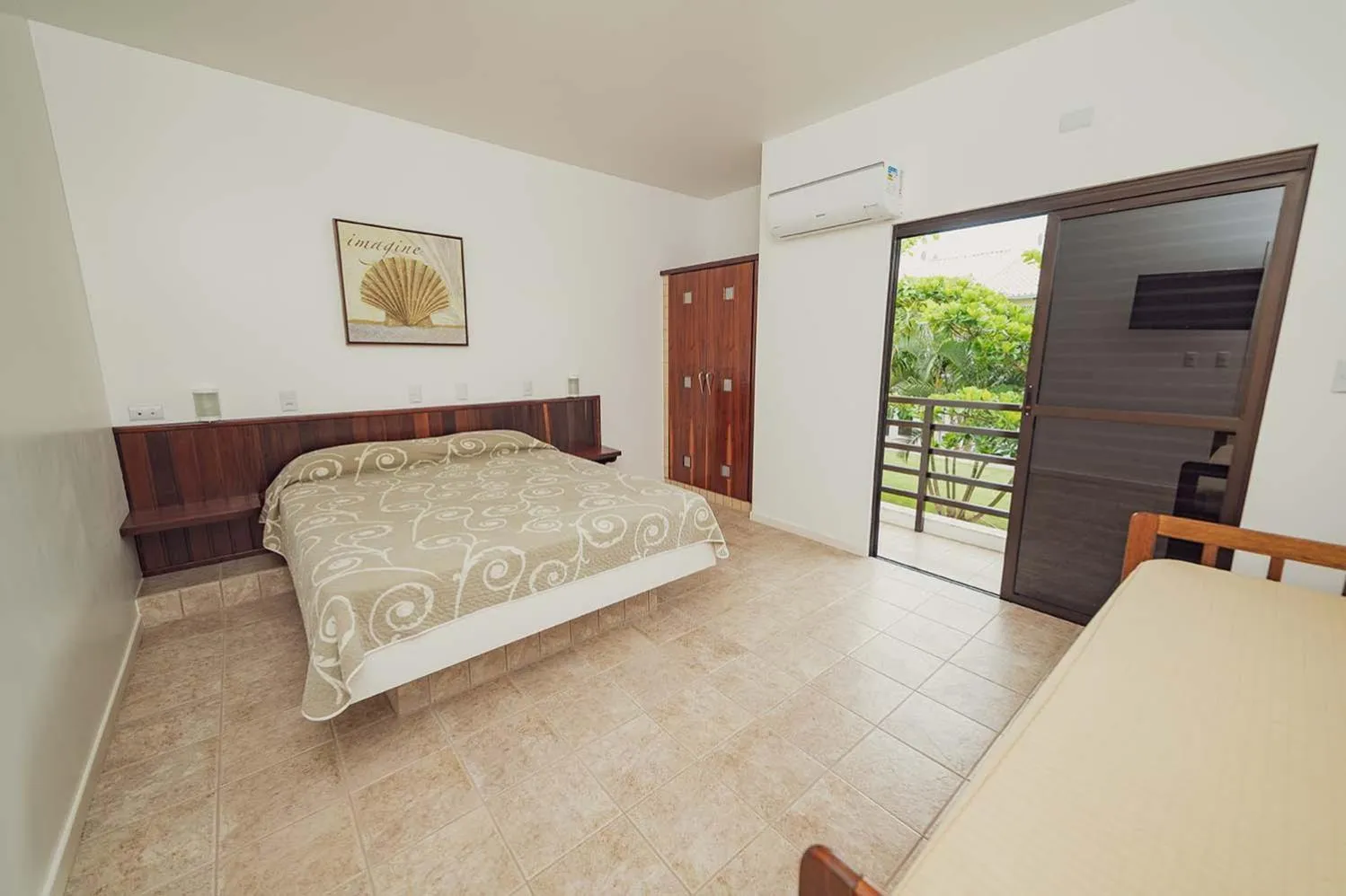 Bathroom, Bed in Parador Tropical