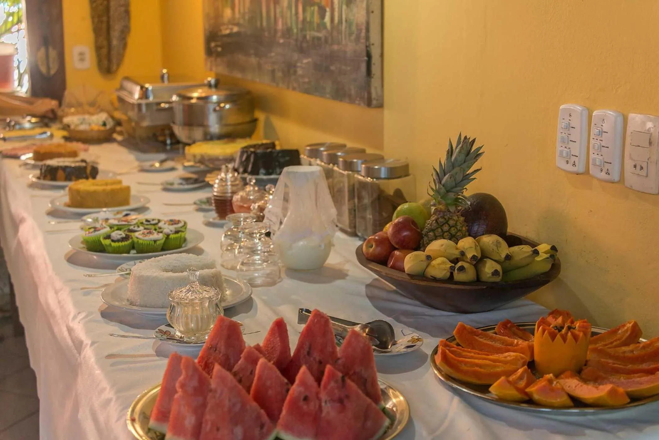 Buffet breakfast in Pousada Bemvirá