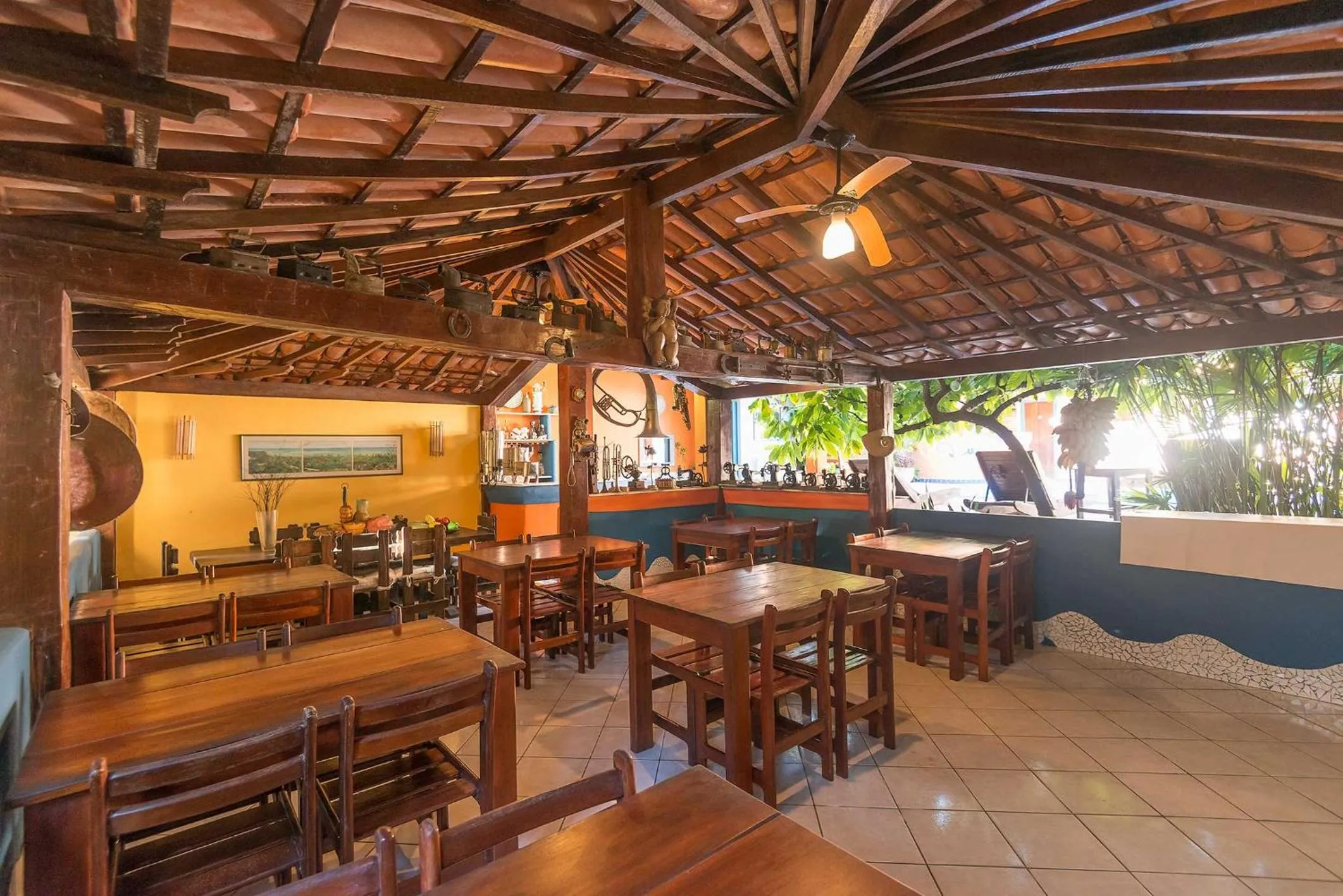 Restaurant/places to eat in Pousada Bemvirá