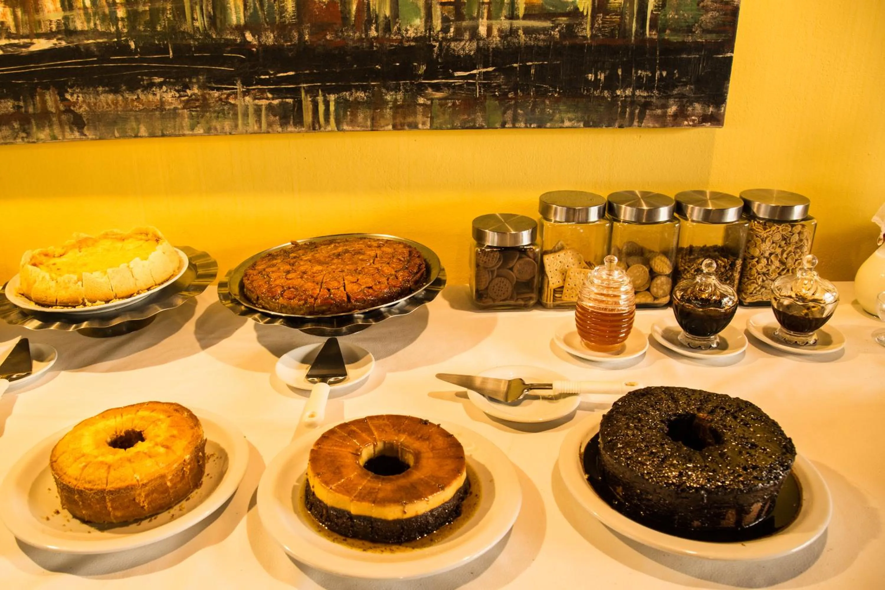 Buffet breakfast in Pousada Bemvirá