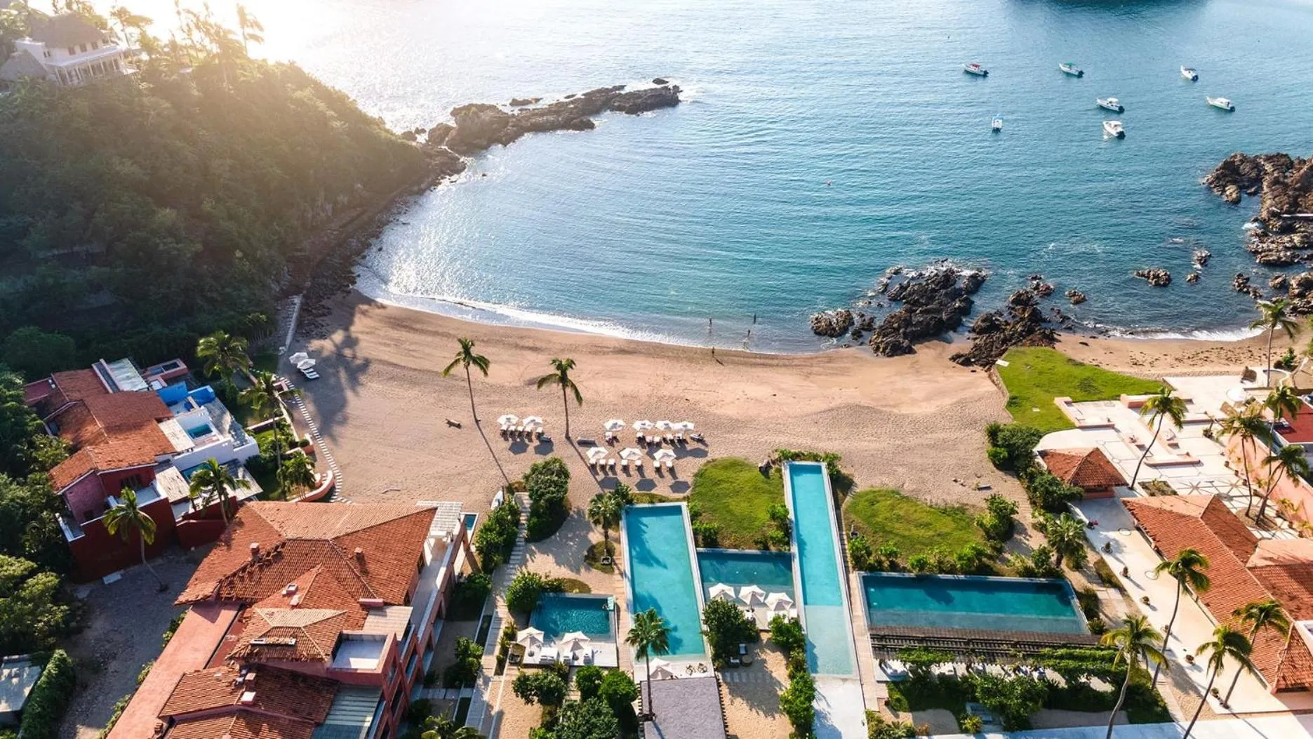 Property building in El Careyes Club & Residences