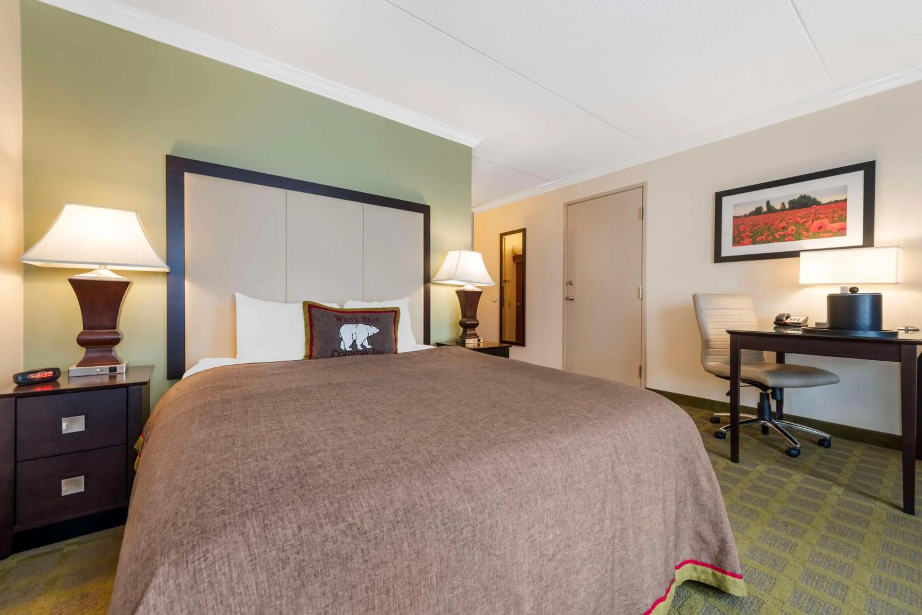 Bedroom, Bed in Best Western Plus White Bear Country Inn