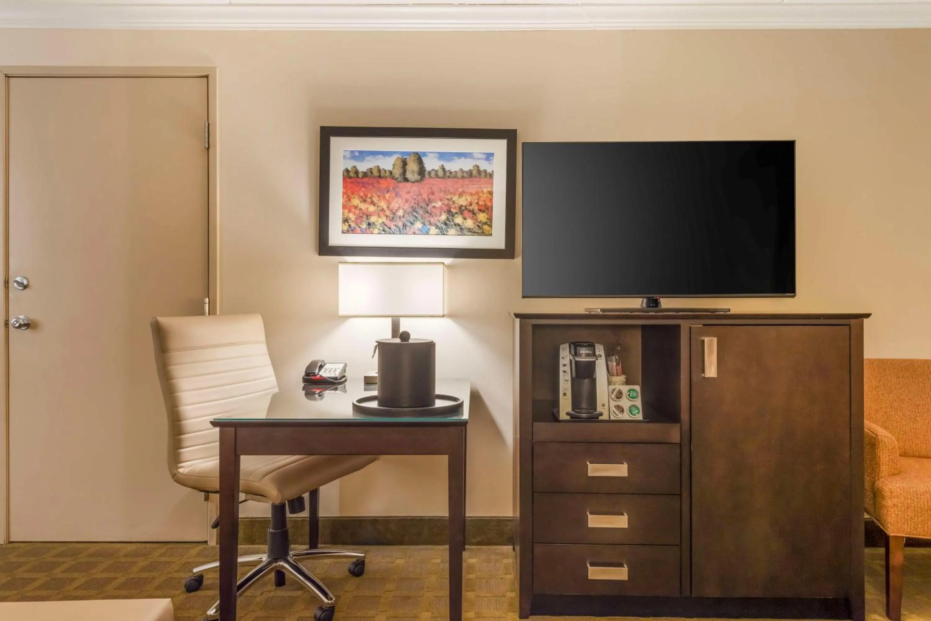 Bedroom in Best Western Plus White Bear Country Inn