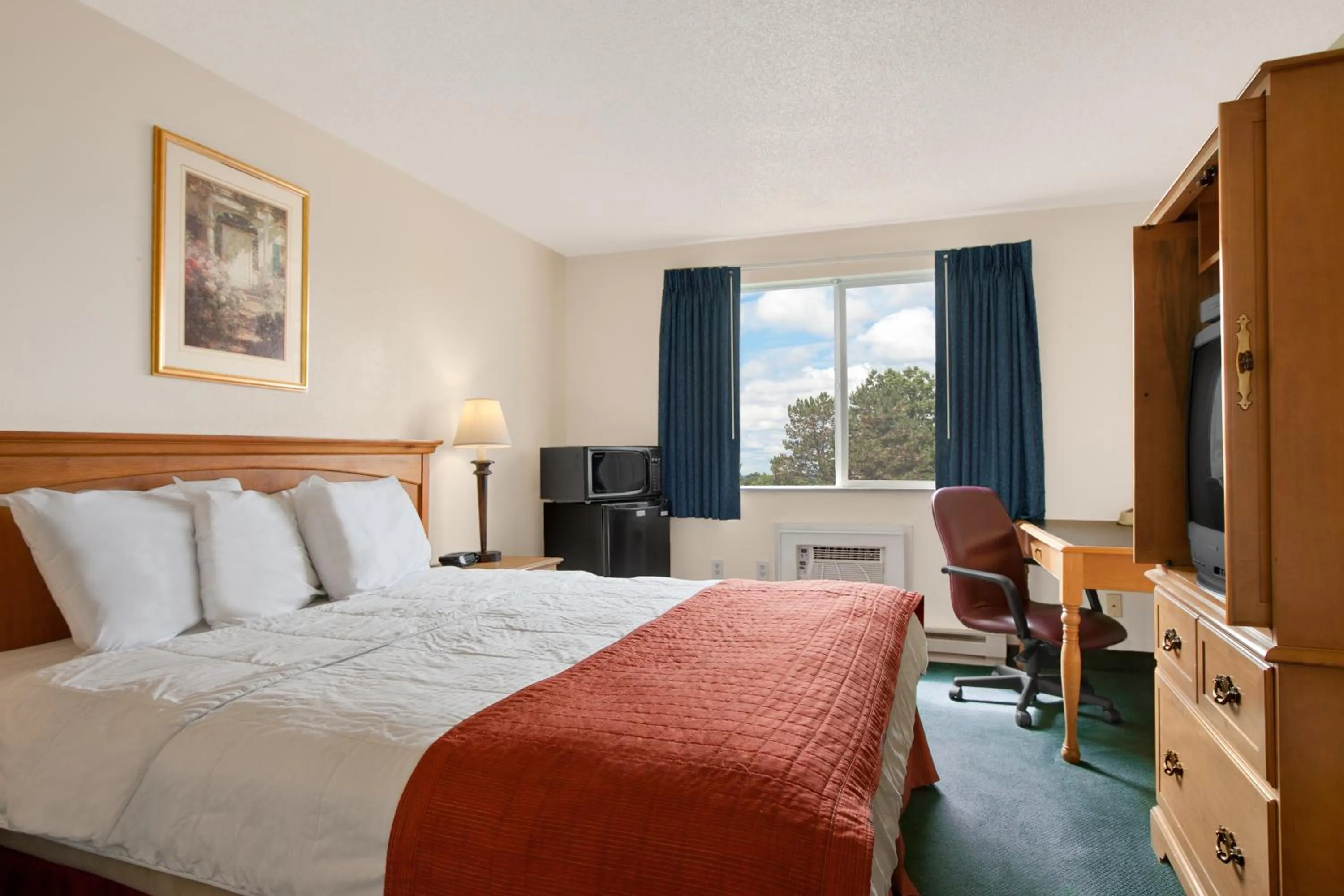 Photo of the whole room in Travelodge by Wyndham Port of Tacoma WA