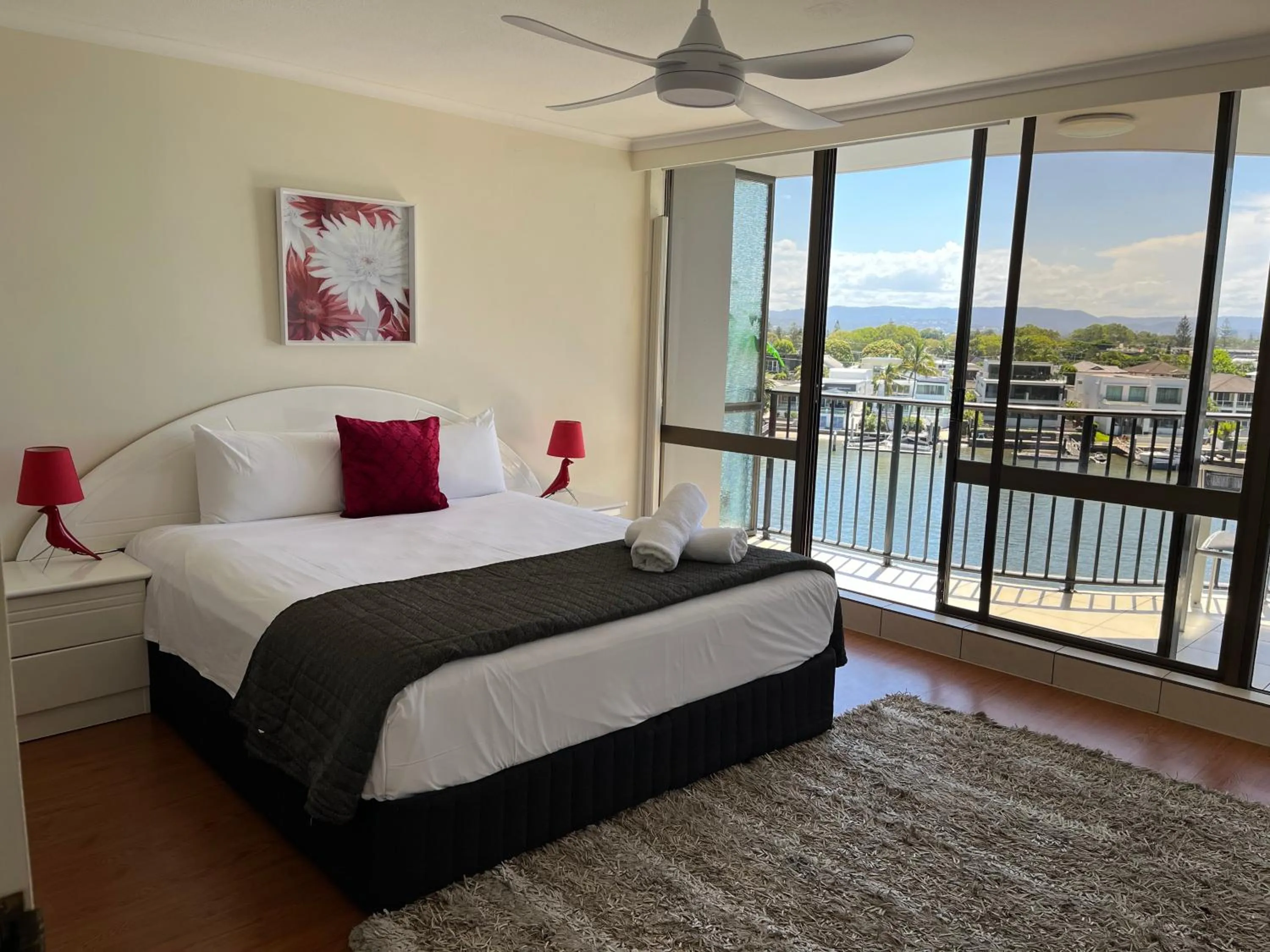 Bed in Silverton Apartment Resort Surfers Paradise