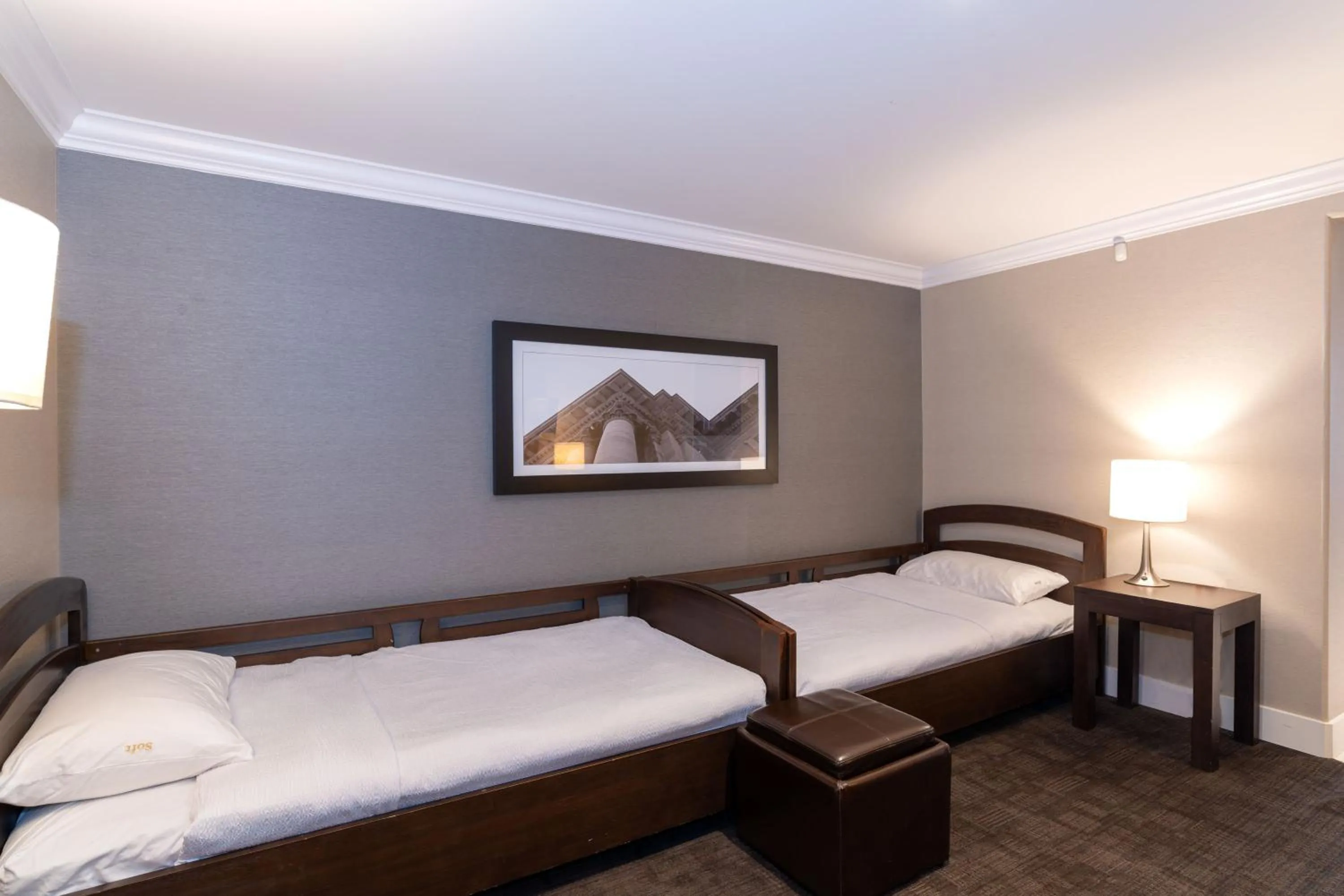 Photo of the whole room, Bed in Sandman Signature Edmonton South Hotel