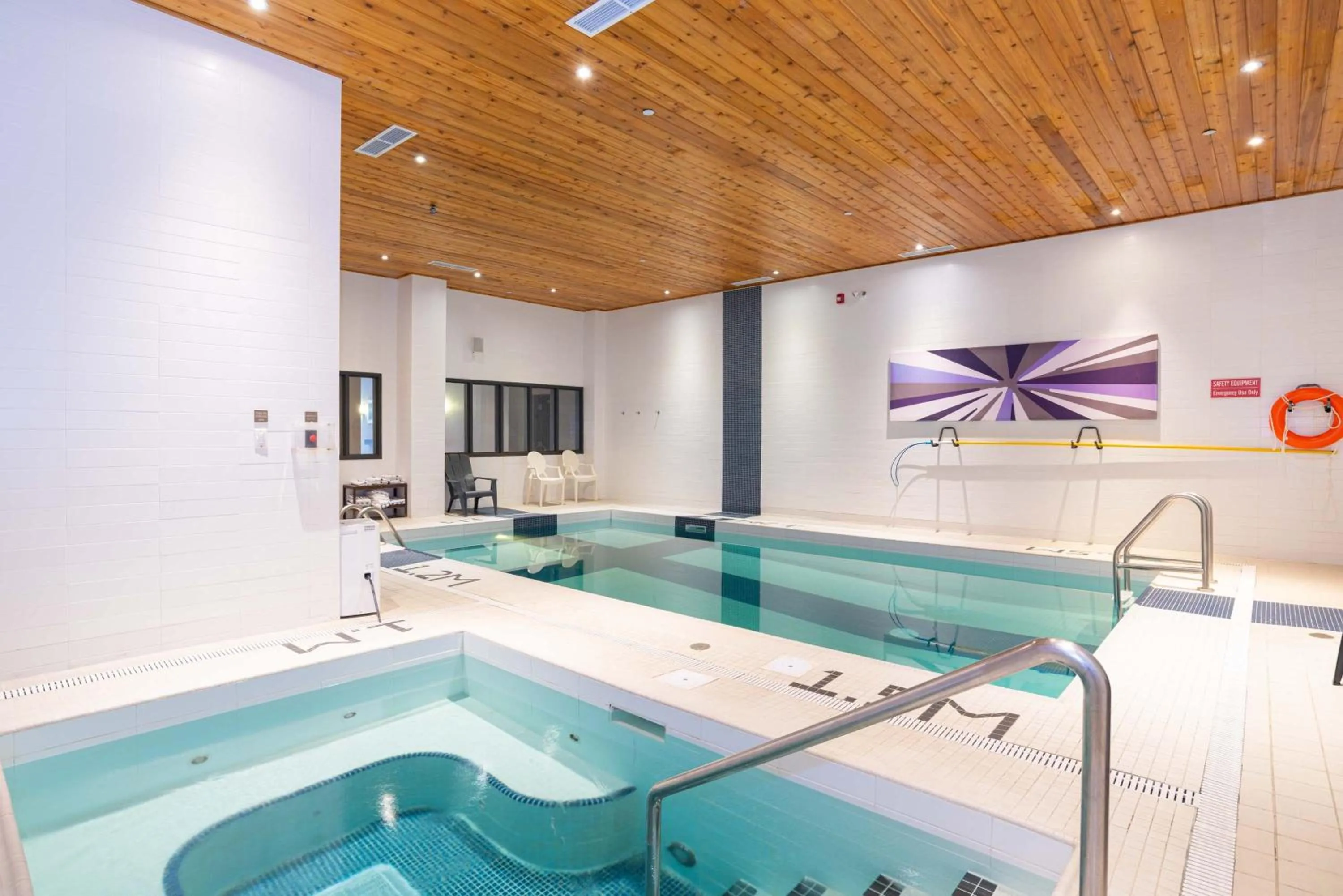 Swimming pool in Sandman Signature Edmonton South Hotel