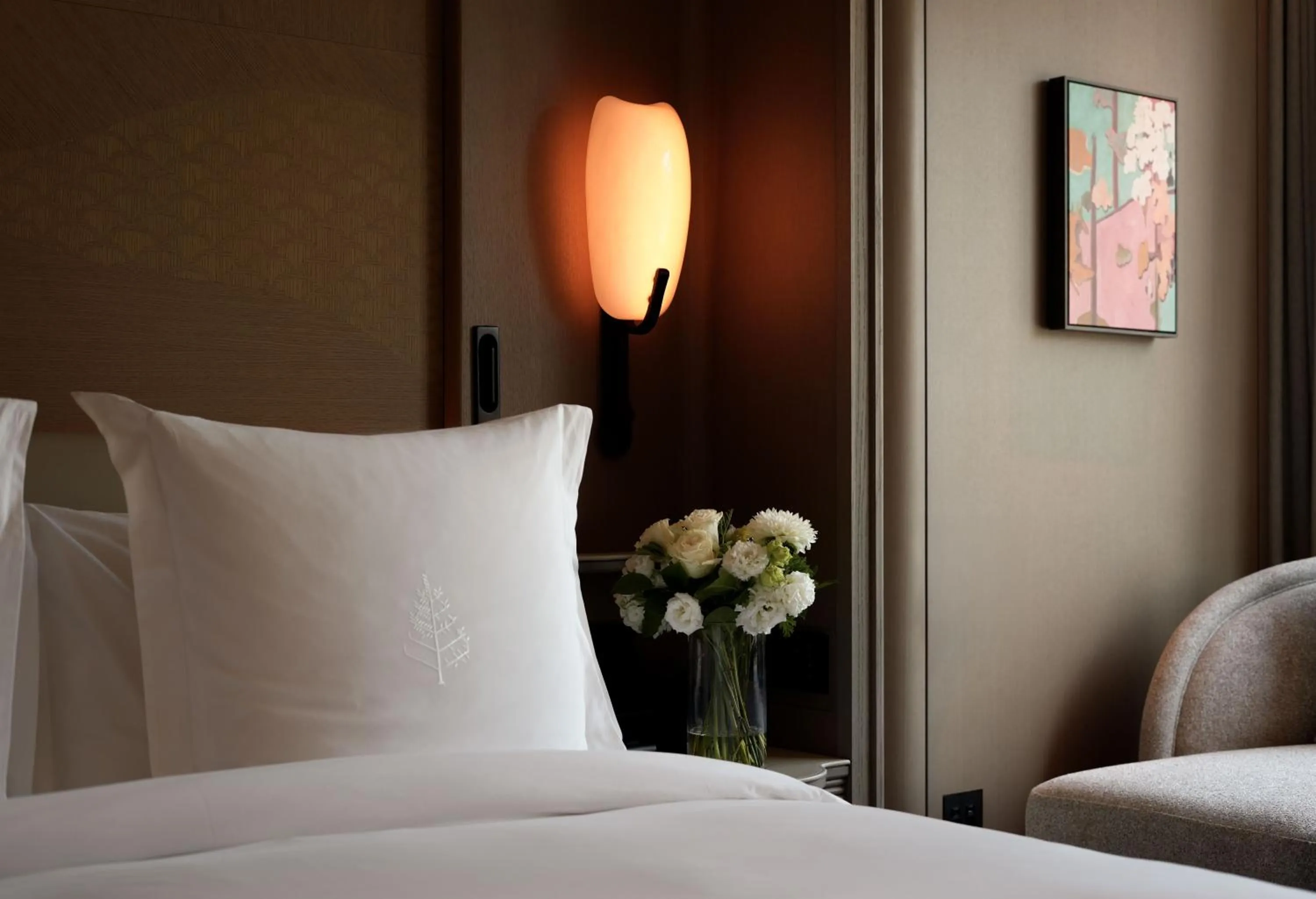 Bed in Four Seasons Hotel Tokyo at Marunouchi