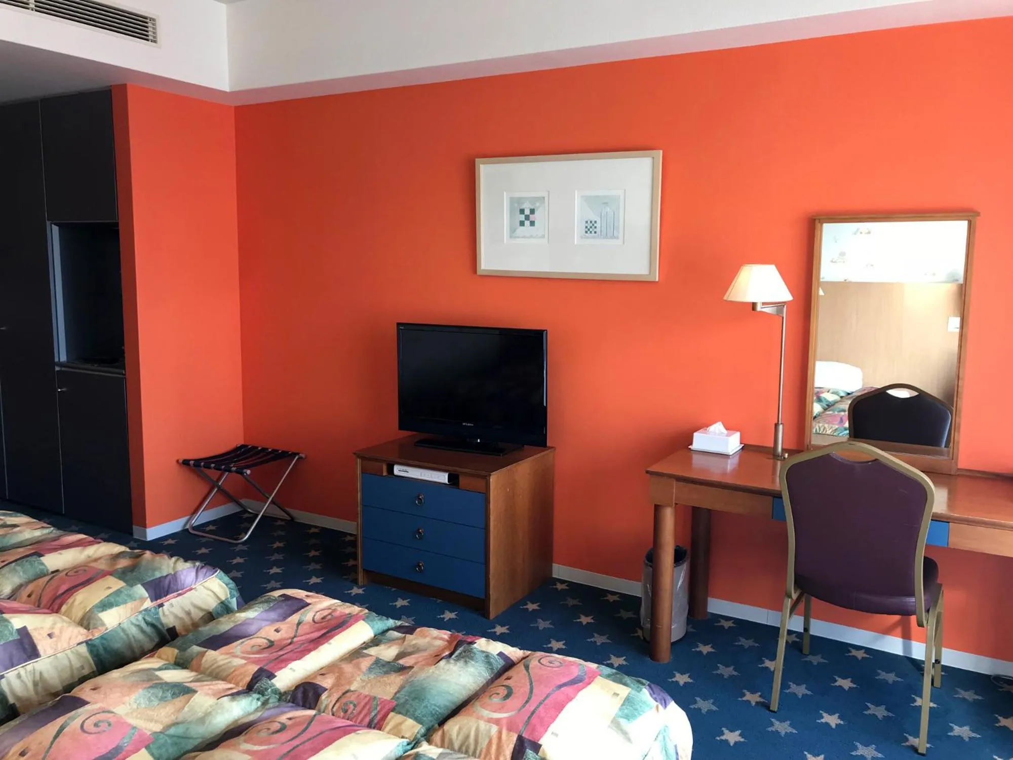 Photo of the whole room, Bed in Hotel Seagull Tenpozan Osaka