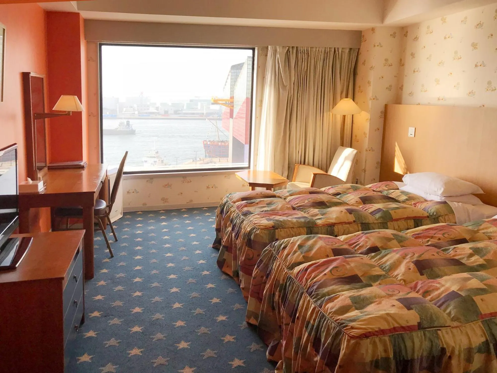 Photo of the whole room, Bed in Hotel Seagull Tenpozan Osaka