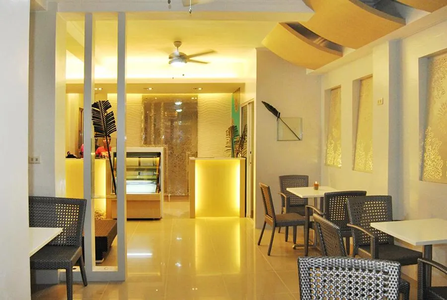 Restaurant/places to eat in Grand Blue Beach Hotel