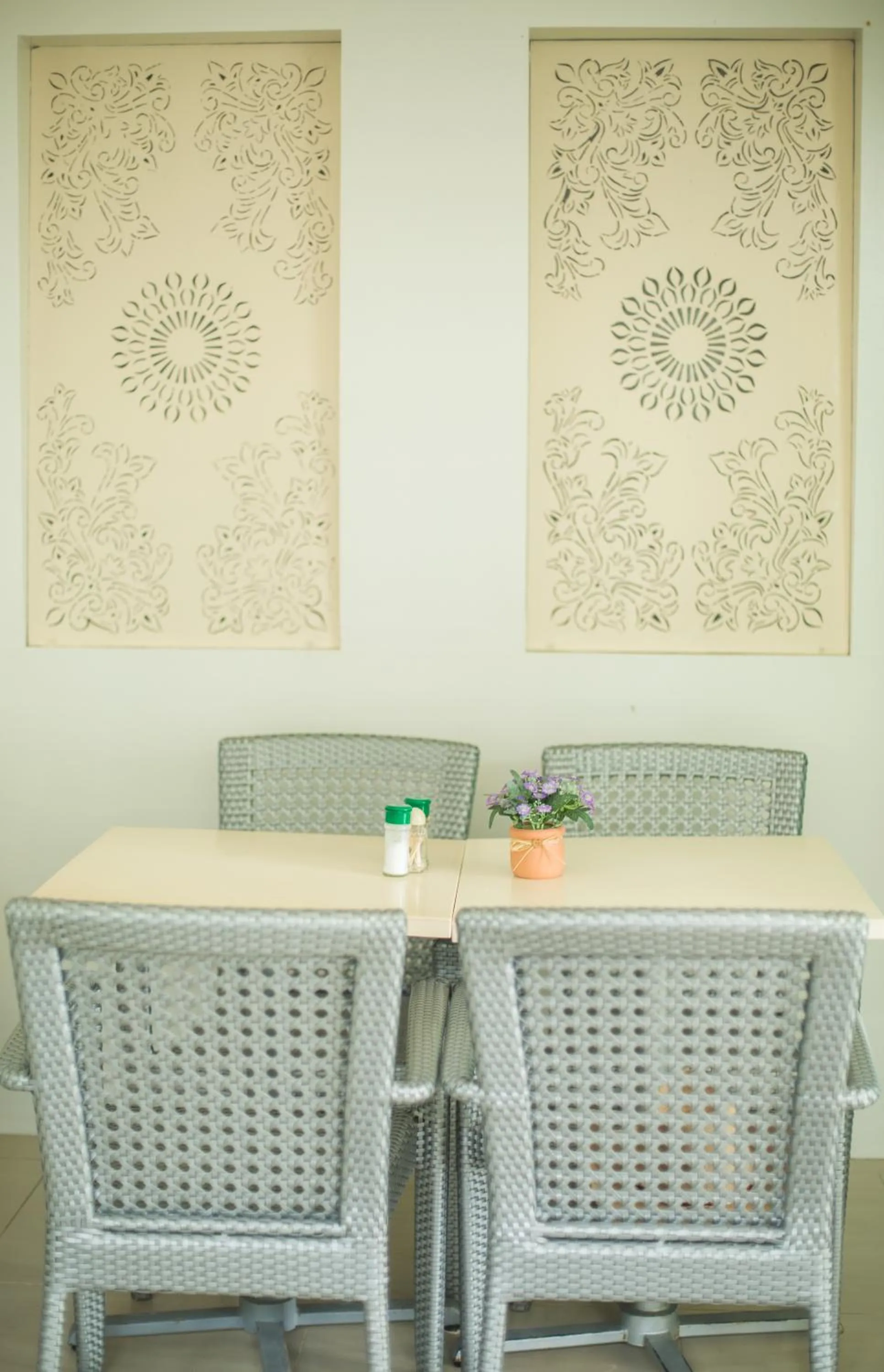 Restaurant/places to eat in Grand Blue Beach Hotel