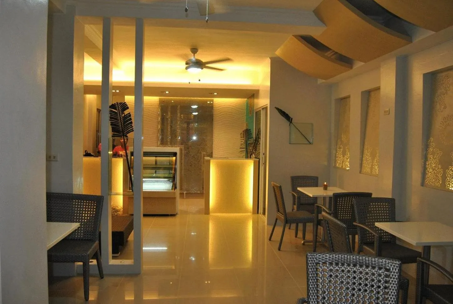 Restaurant/places to eat in Grand Blue Beach Hotel