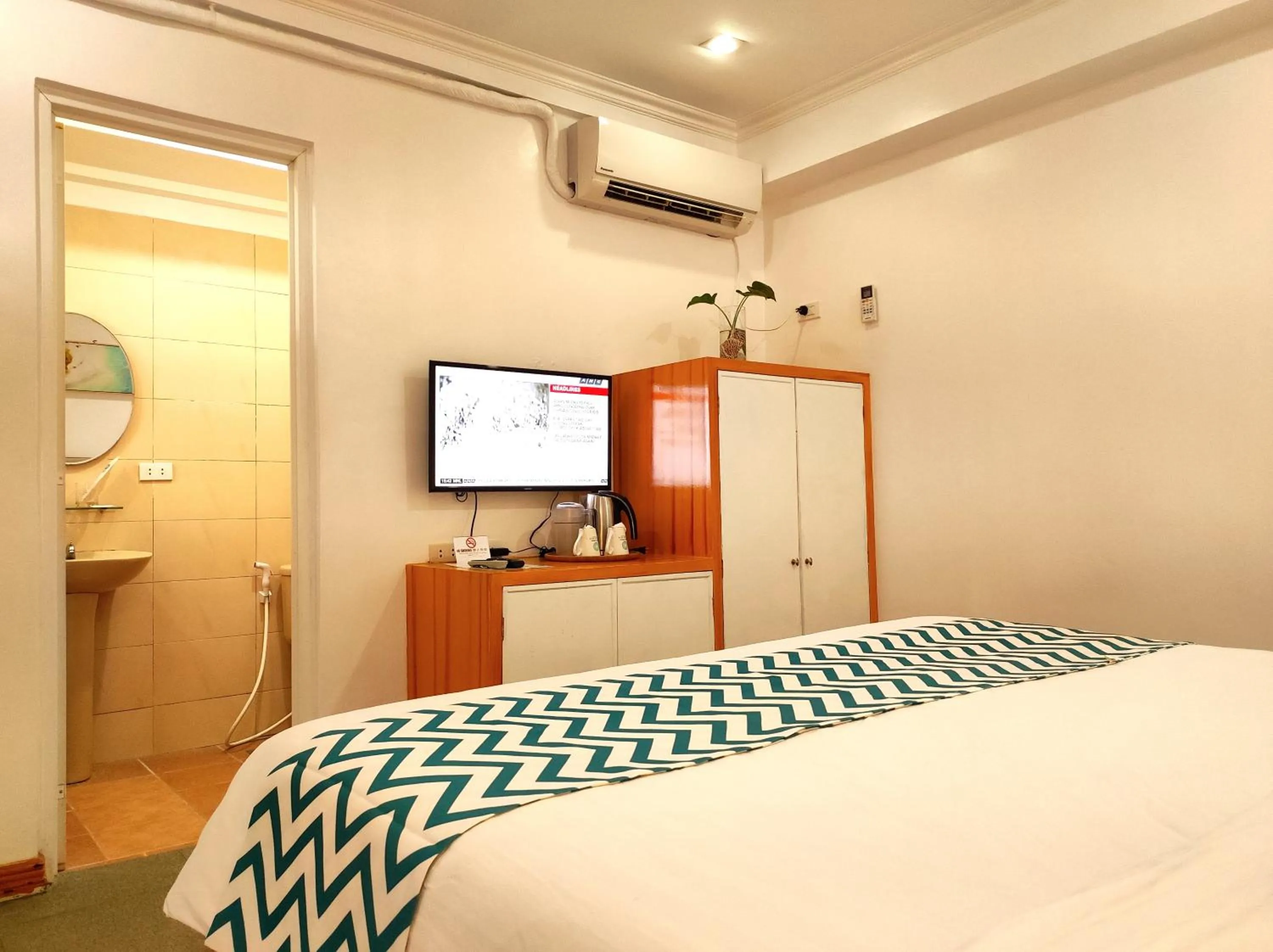 TV and multimedia, Bed in Grand Blue Beach Hotel