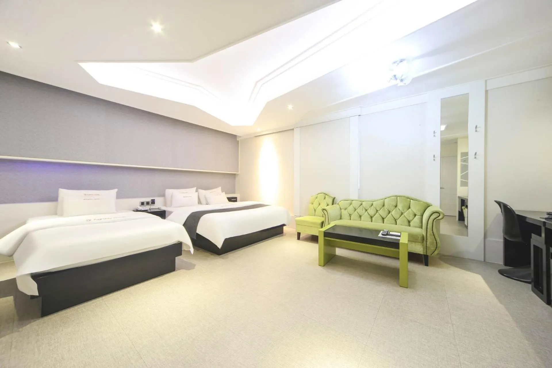 Photo of the whole room, Bed in Renaissance Hotel Pohang