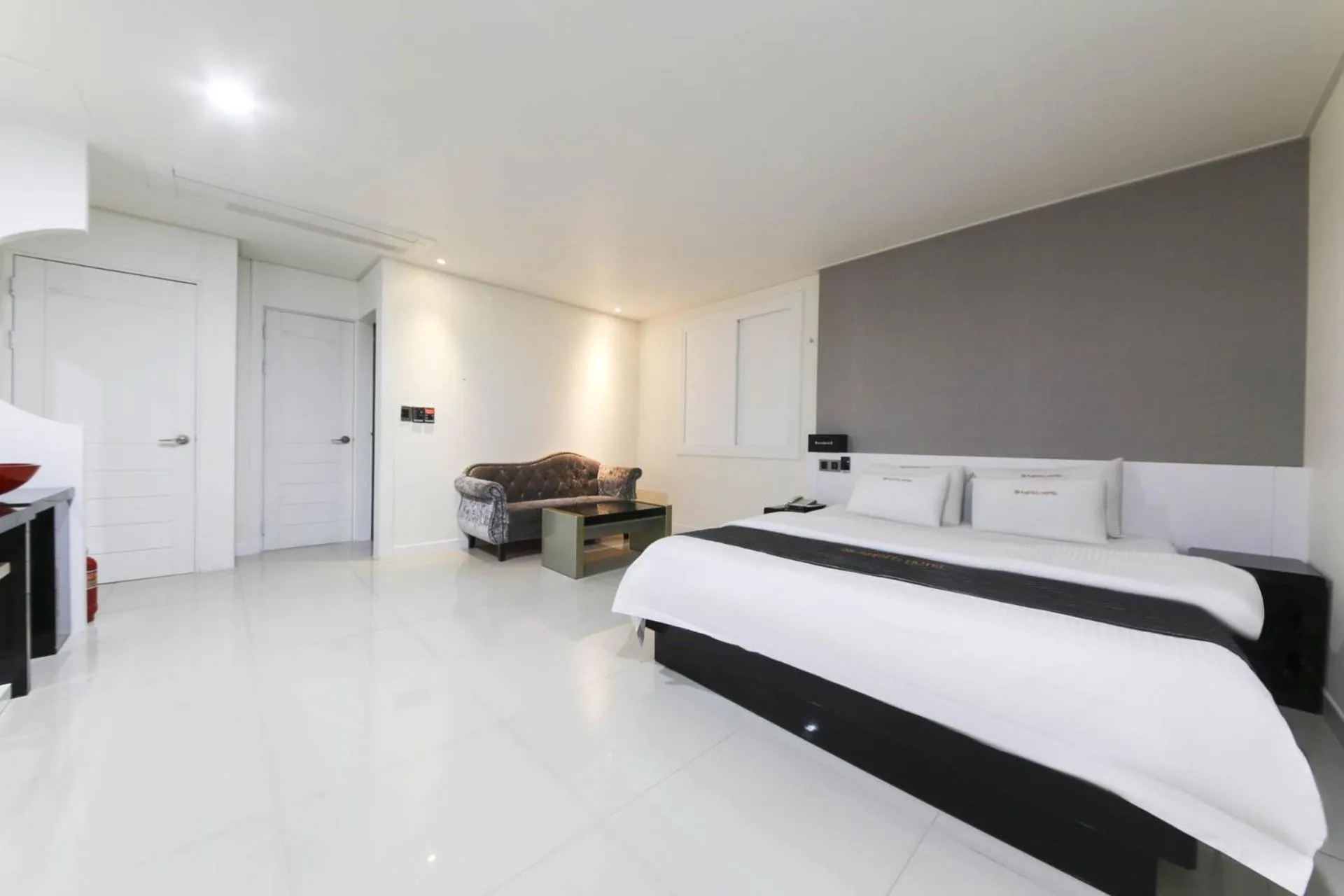 Photo of the whole room, Bed in Renaissance Hotel Pohang