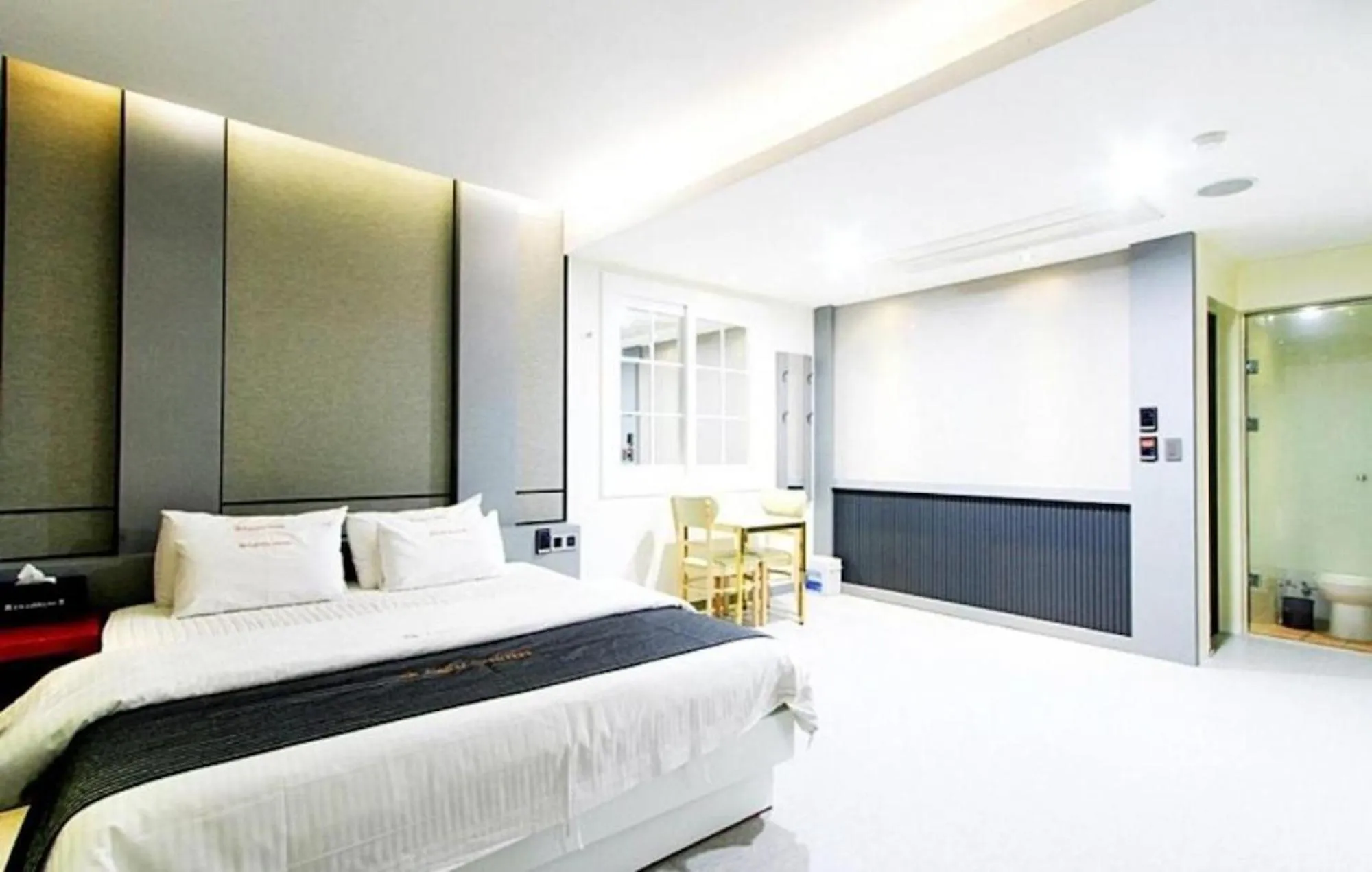 Bed in Renaissance Hotel Pohang