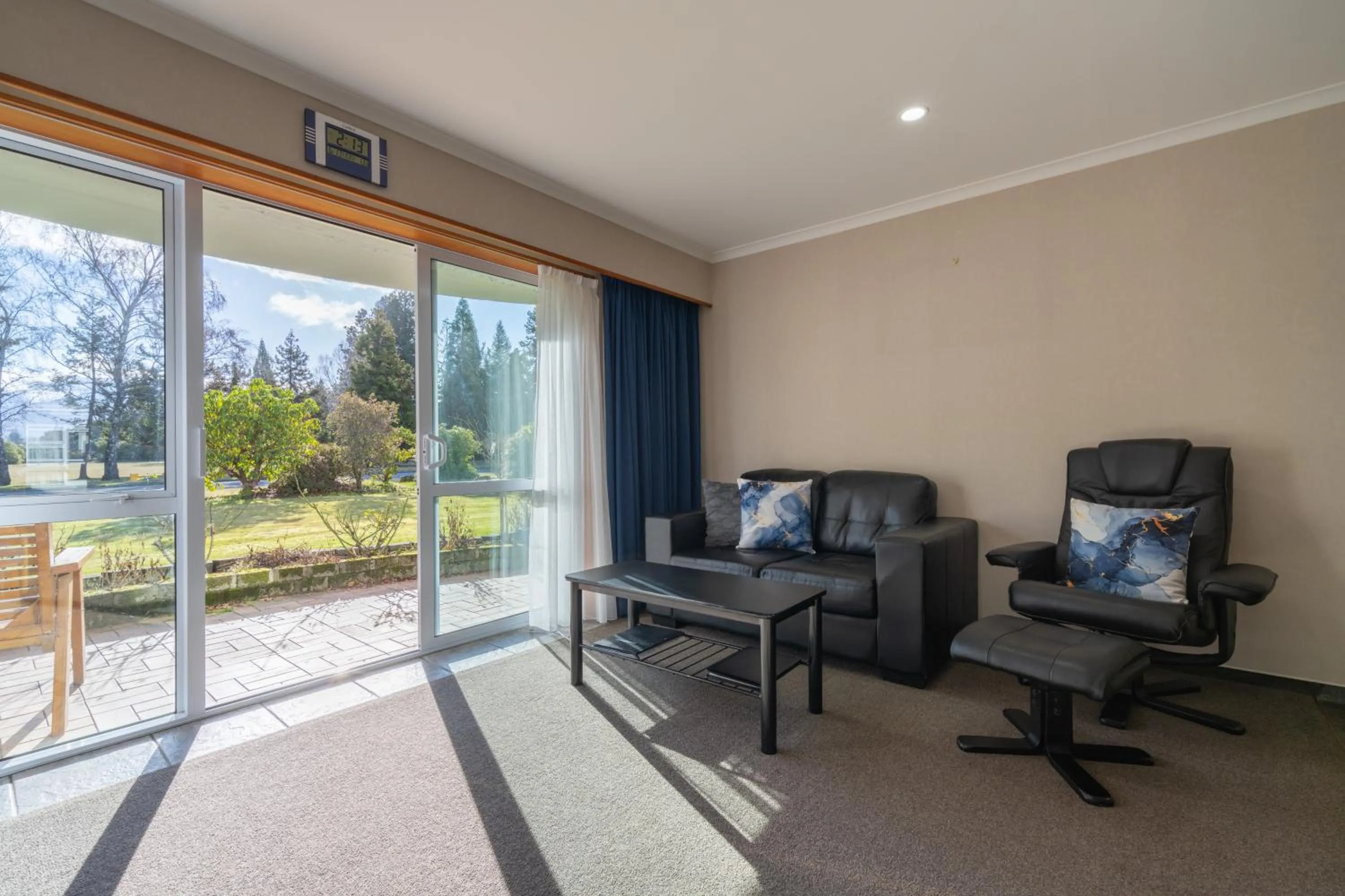 Patio in Parklands Motel & Apartments Te Anau