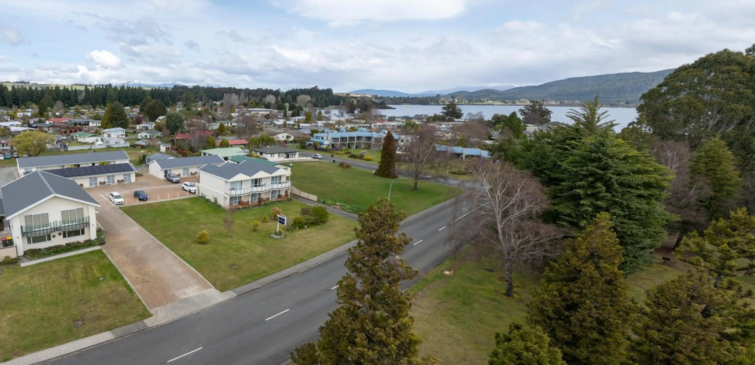 Property building in Parklands Motel & Apartments Te Anau