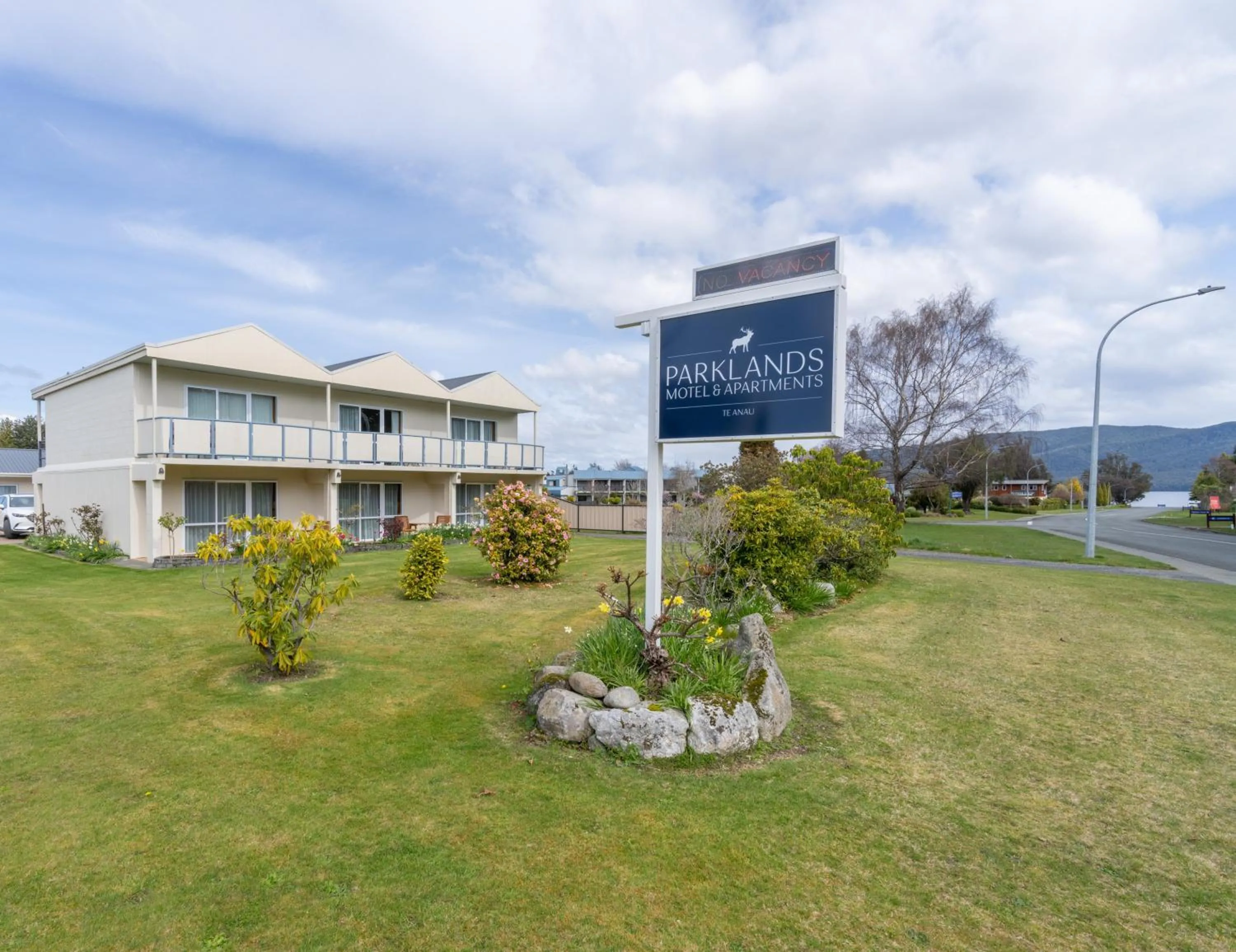 Property building in Parklands Motel & Apartments Te Anau
