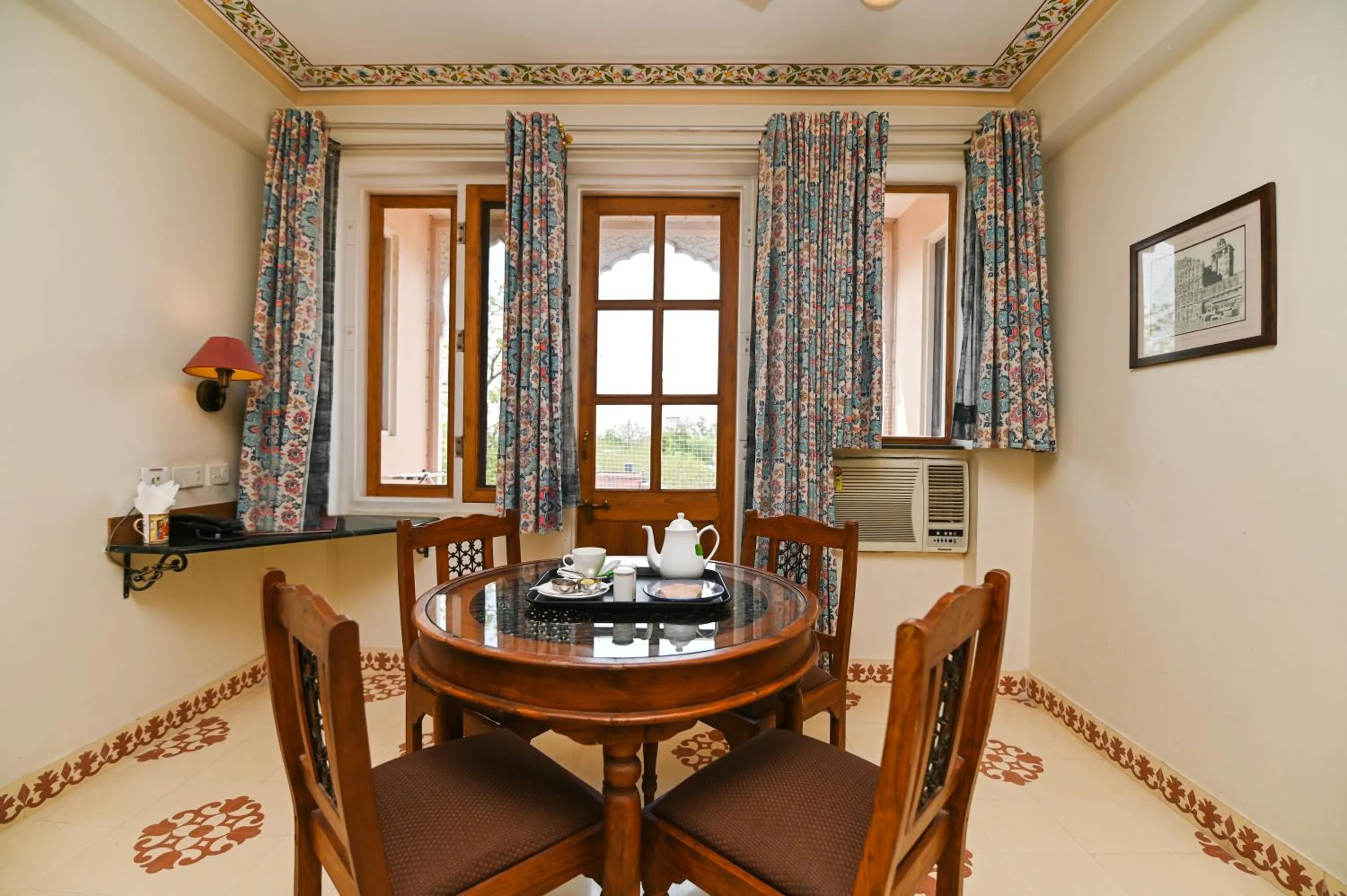 Living room in Om Niwas Suite Hotel