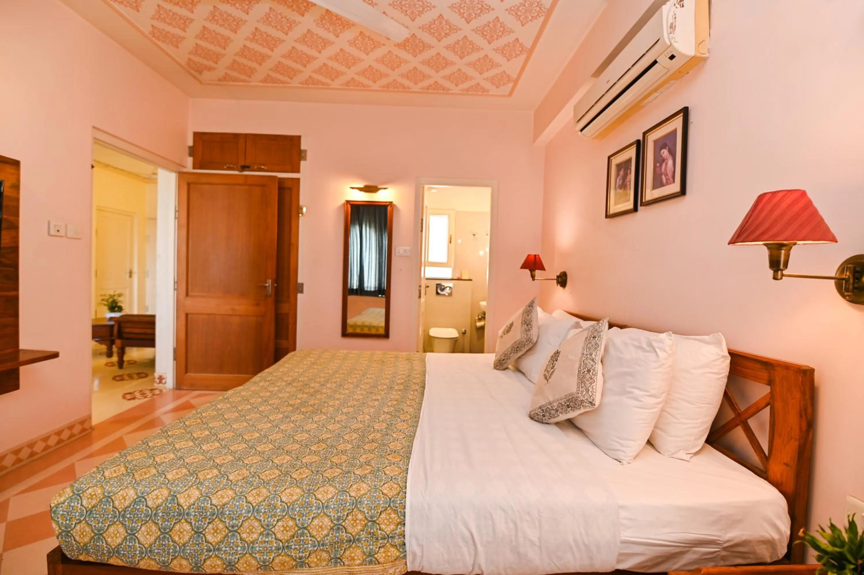 Bedroom, Bed in Om Niwas Suite Hotel