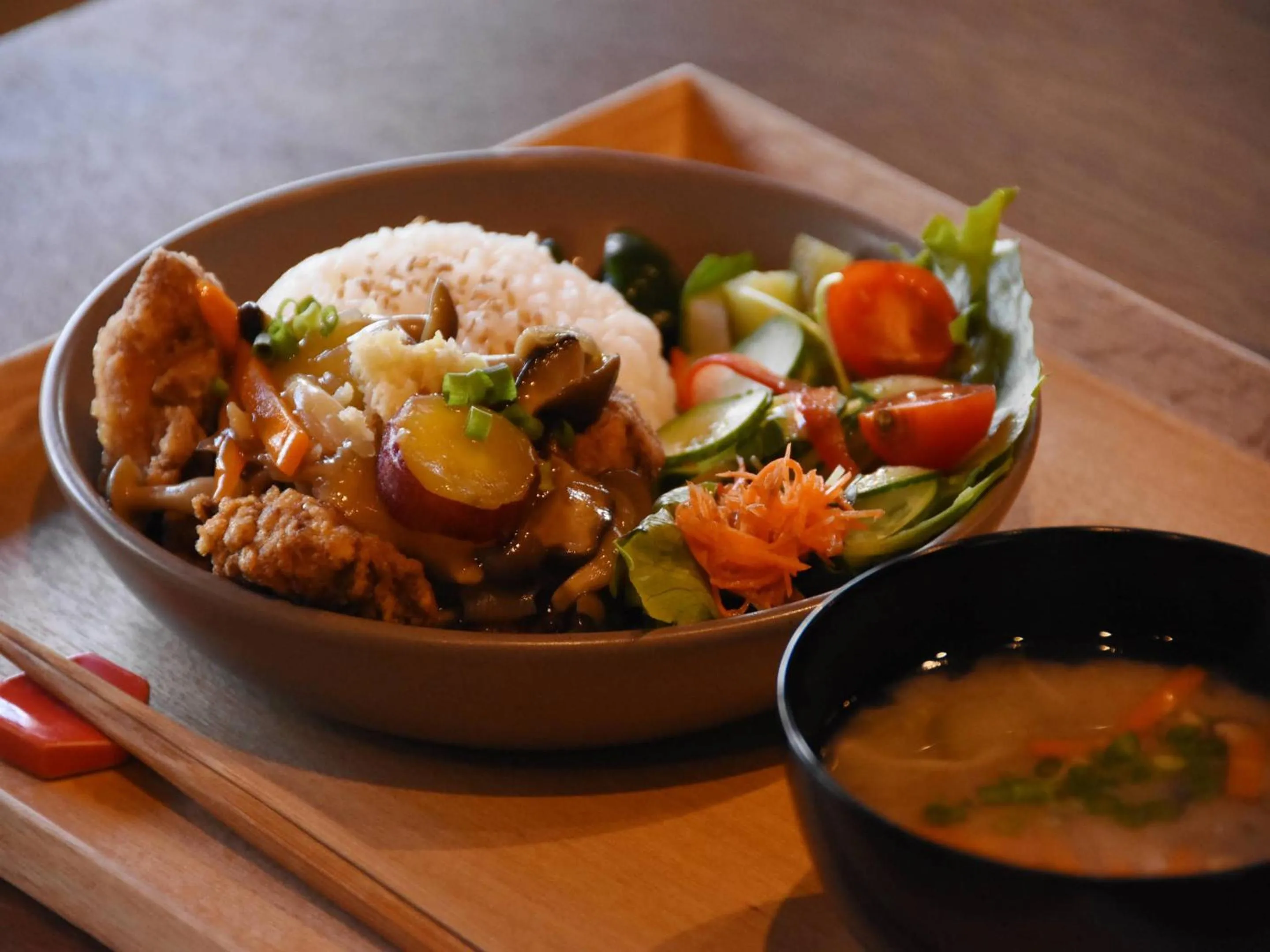 Lounge or bar in Hostel & Tatami Bar Uchikobare -内子晴れ-