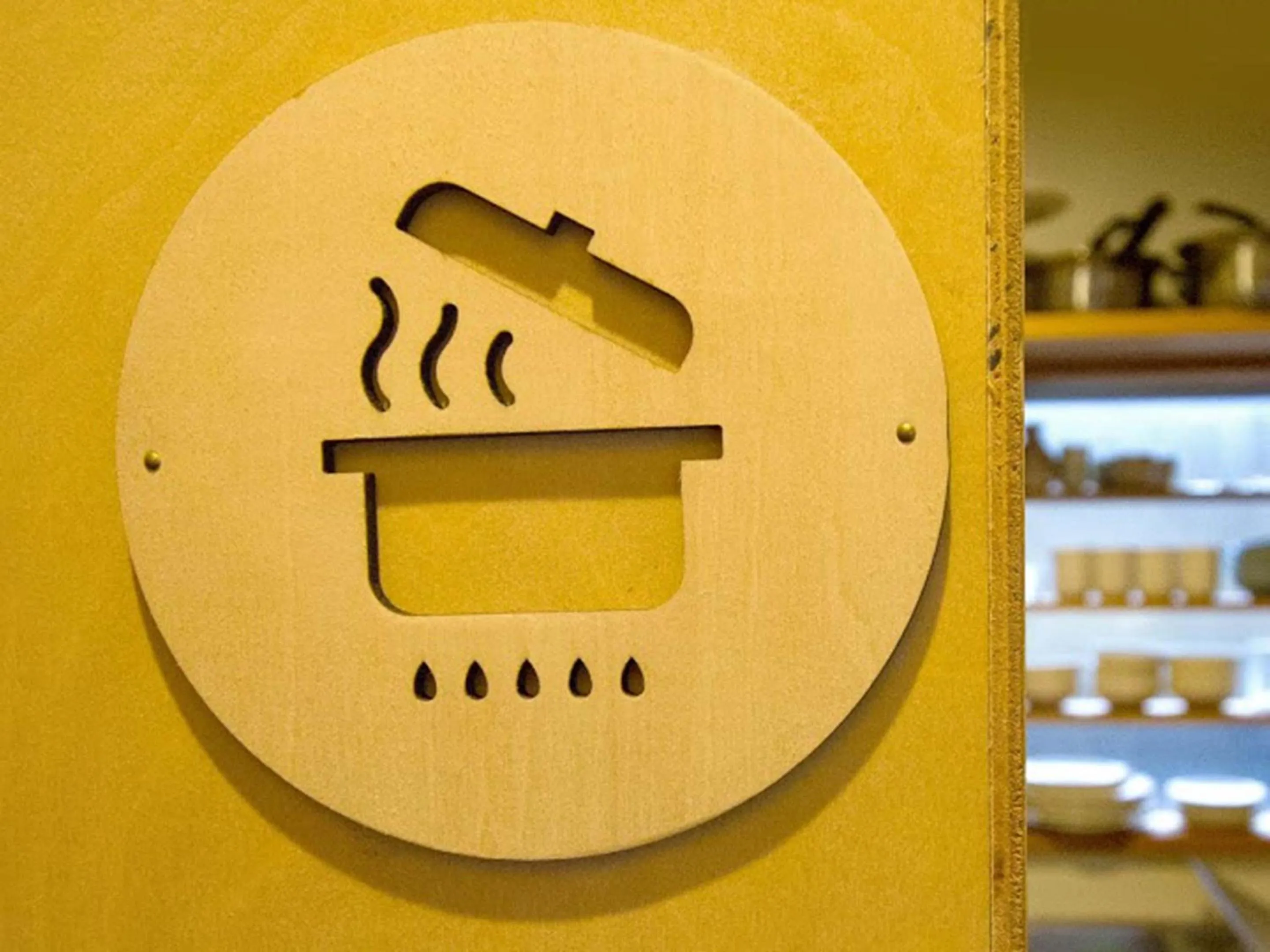 Communal kitchen in Hostel & Tatami Bar Uchikobare -内子晴れ-