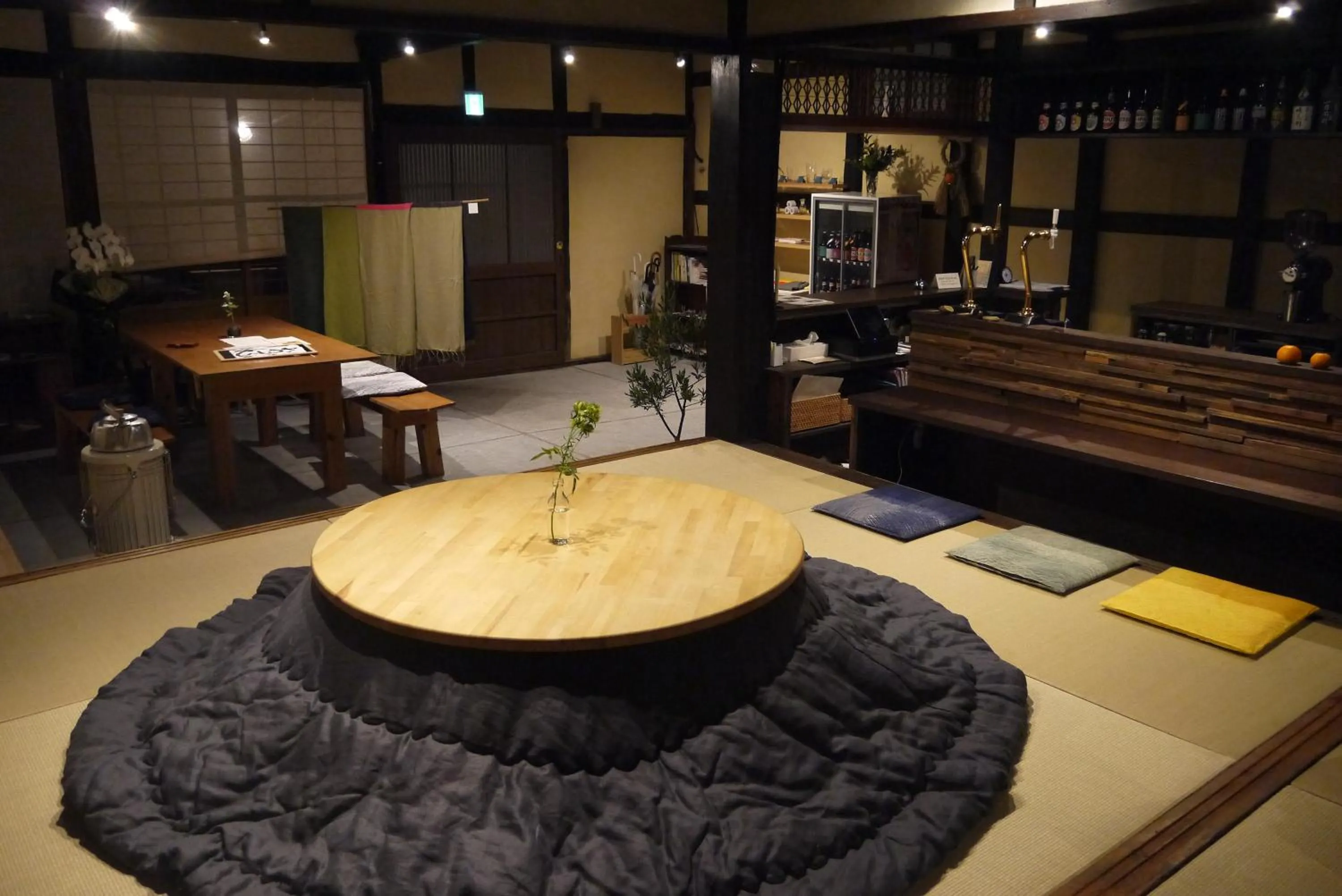 Communal lounge/ TV room in Hostel & Tatami Bar Uchikobare -内子晴れ-