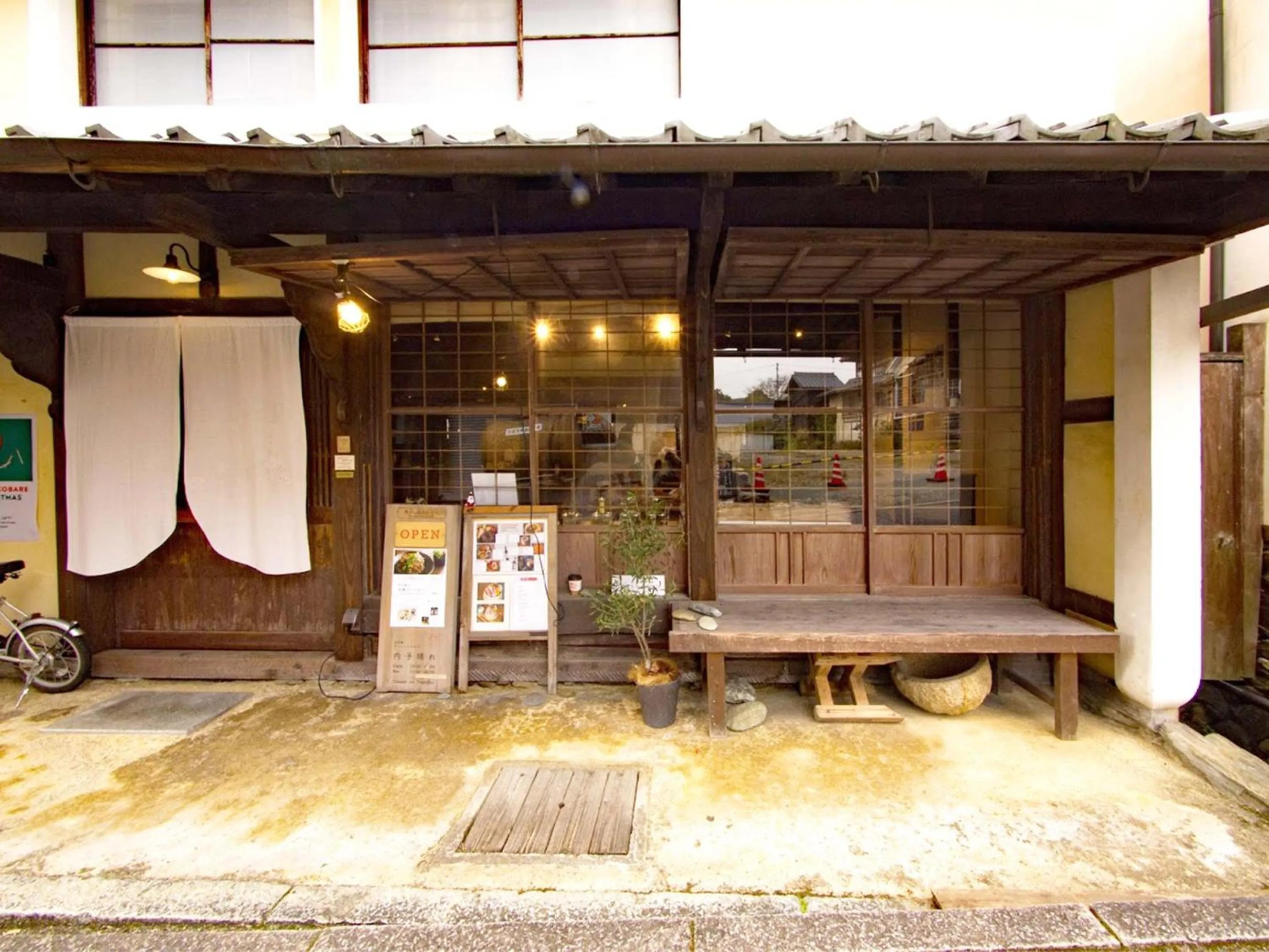 Property building in Hostel & Tatami Bar Uchikobare -内子晴れ-