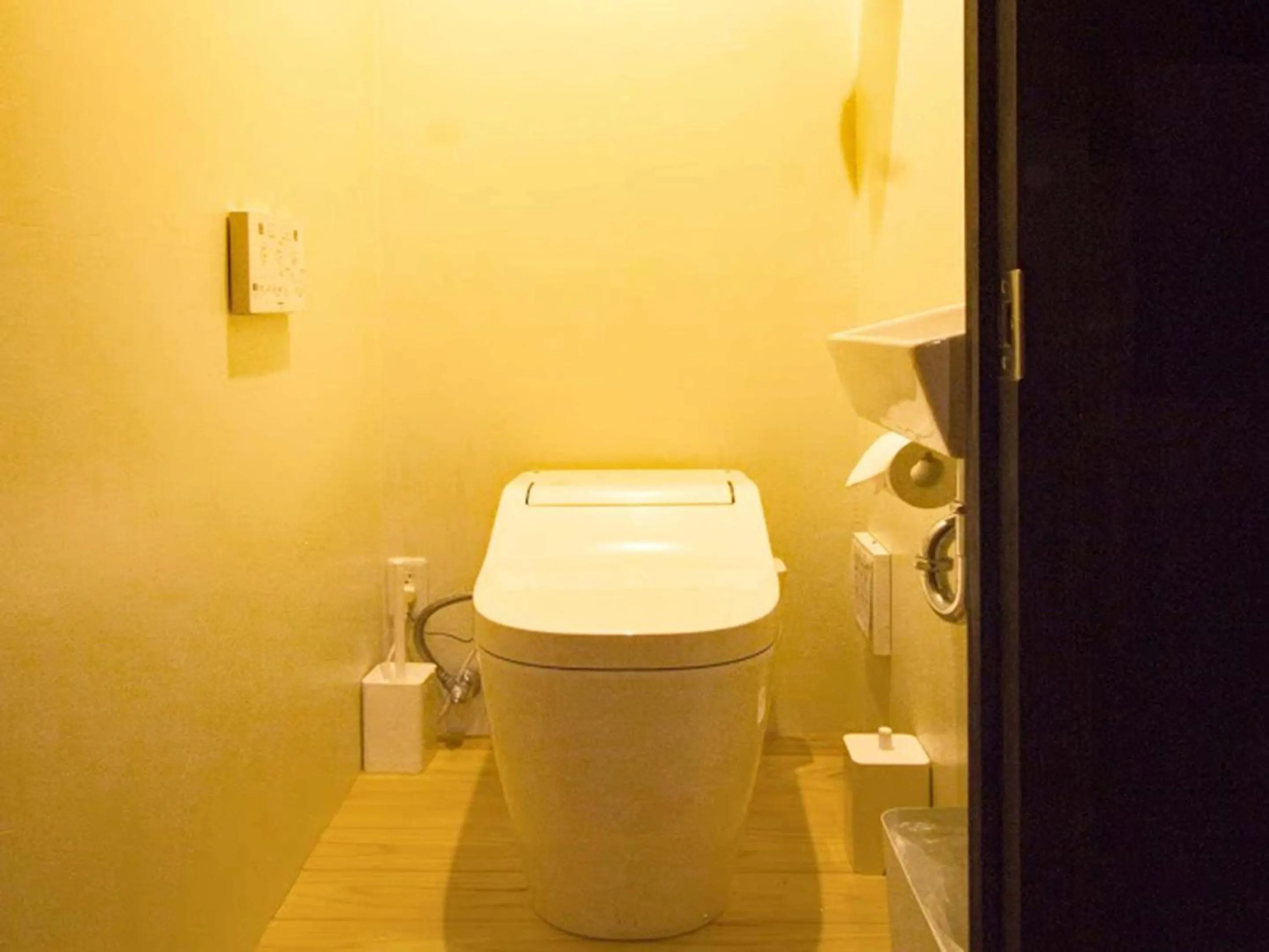 Toilet in Hostel & Tatami Bar Uchikobare -内子晴れ-