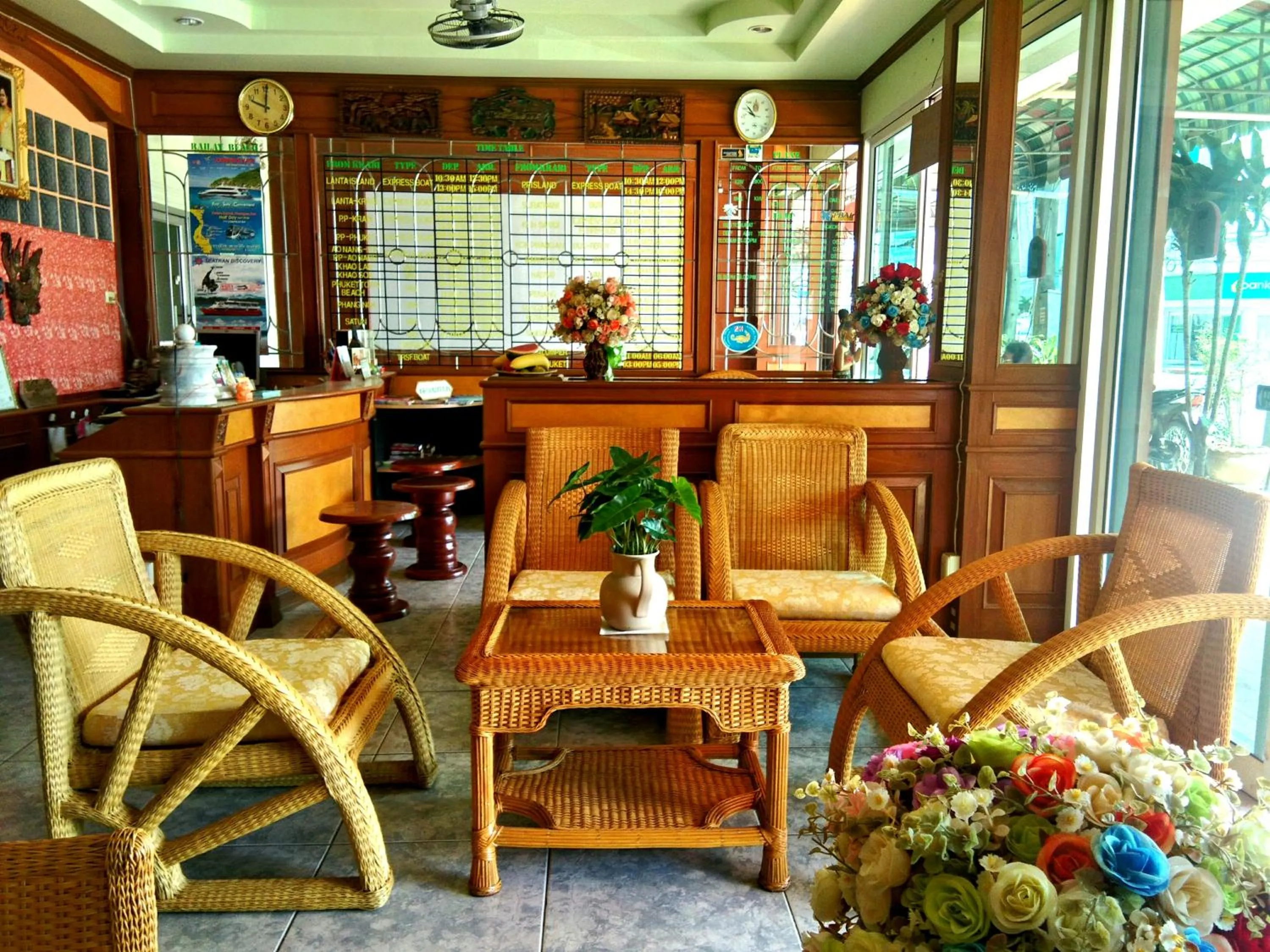 Lobby or reception in Thepparat Lodge Krabi