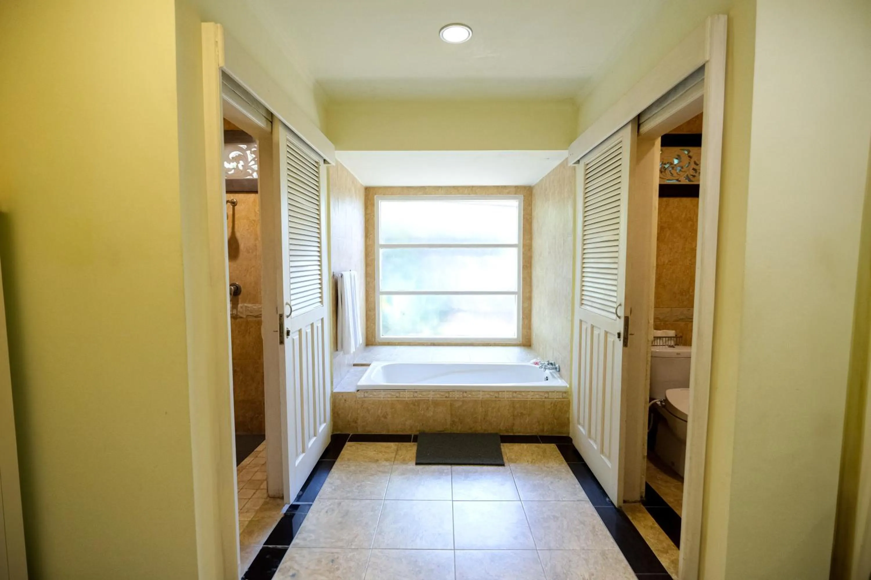 Bathroom, Bed in Peneeda View Beach Hotel