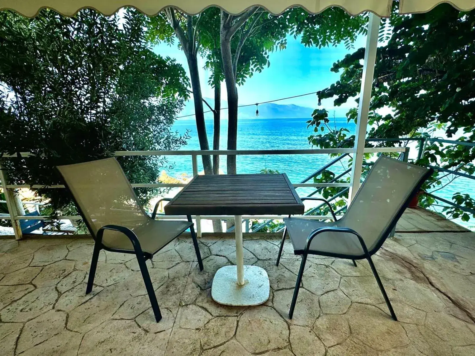 Deluxe Triple Room with Sea View in Vila Rahmi & Veli Dervishaj Deluxe Triple Room with Sea View in Vila Rahmi & Veli Dervishaj