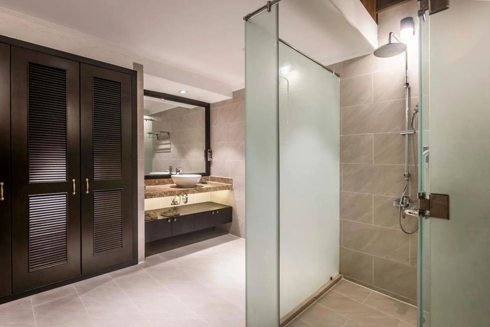 Bathroom, Bed in Hon Tam Resort