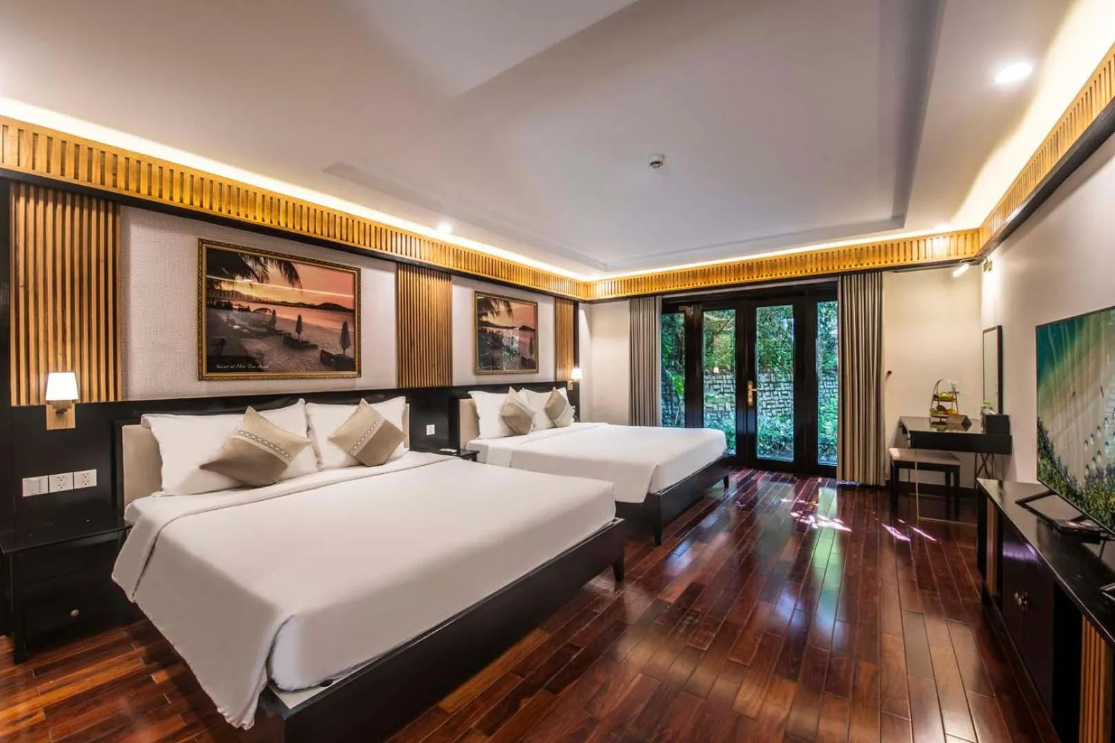 Bedroom, Bed in Hon Tam Resort