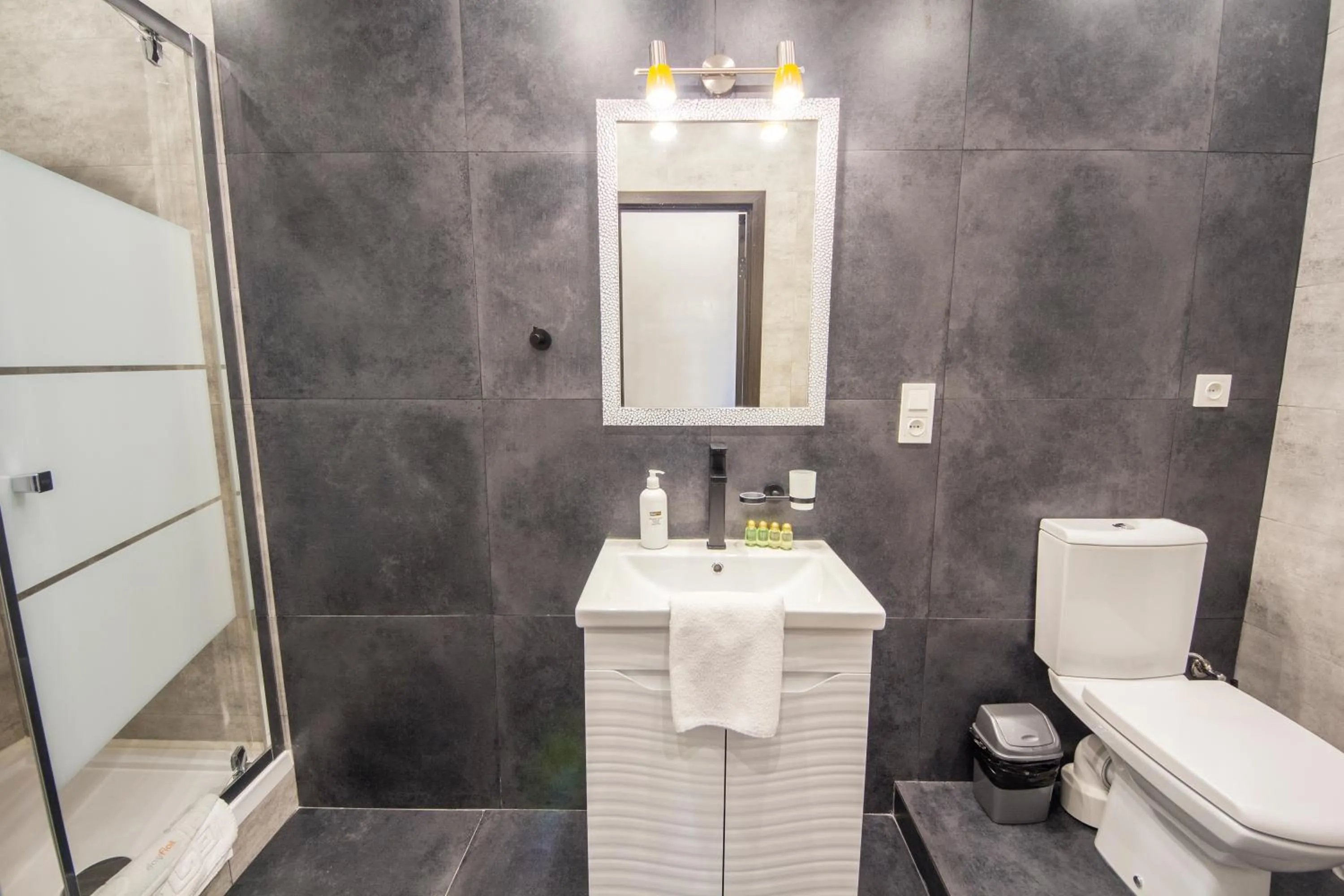 Bathroom in Central Dayflat Apartments