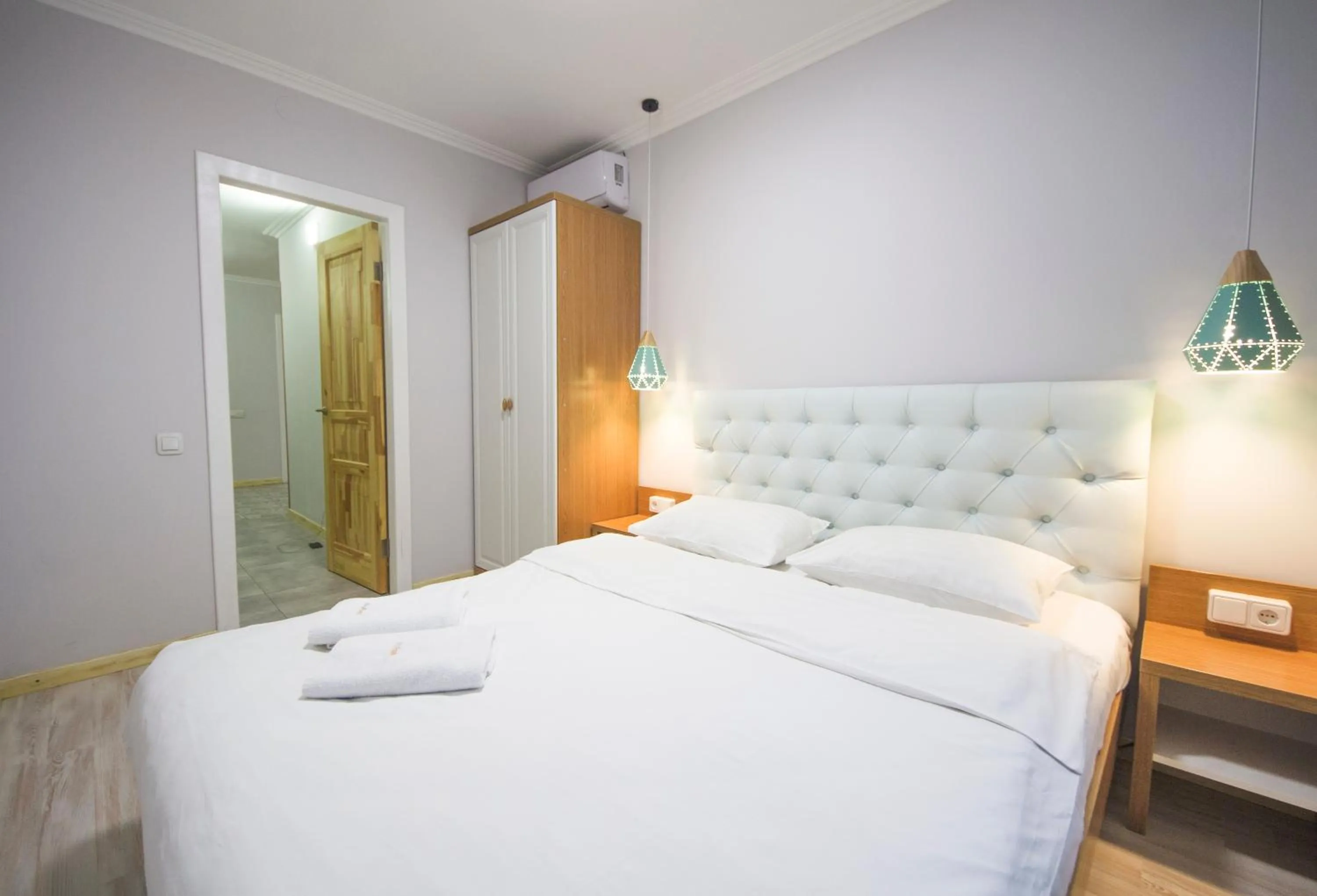 Bedroom, Bed in Central Dayflat Apartments