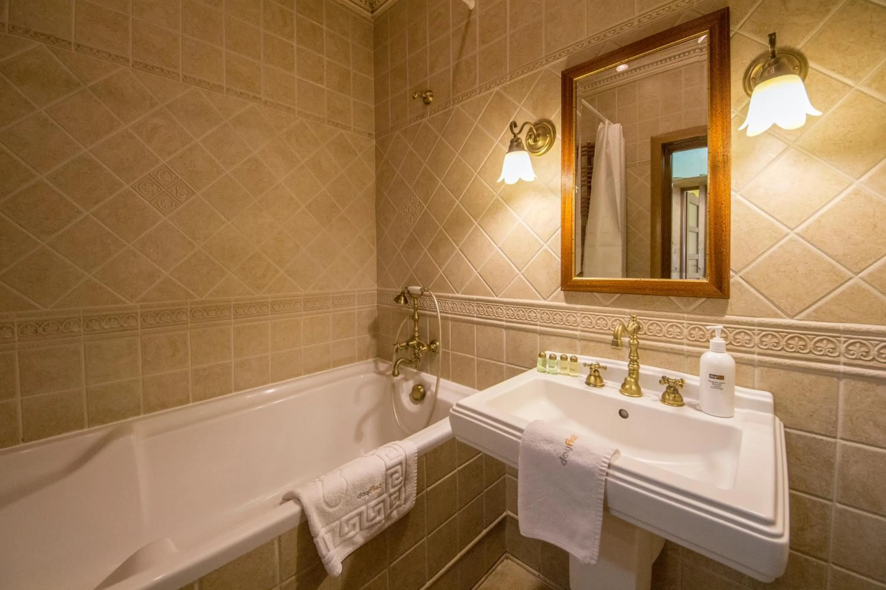 Shower in Central Dayflat Apartments