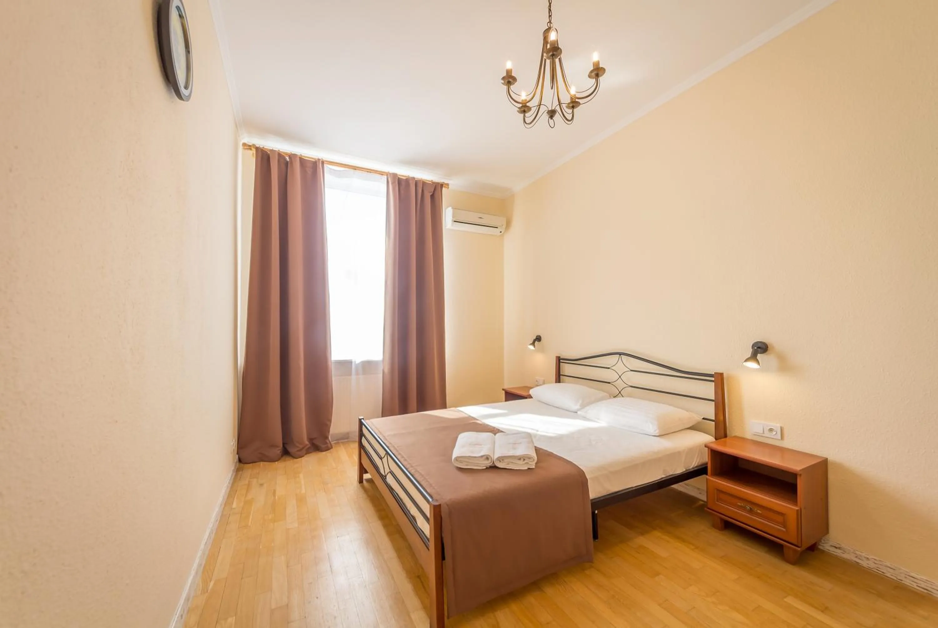 Bedroom, Bed in Central Dayflat Apartments