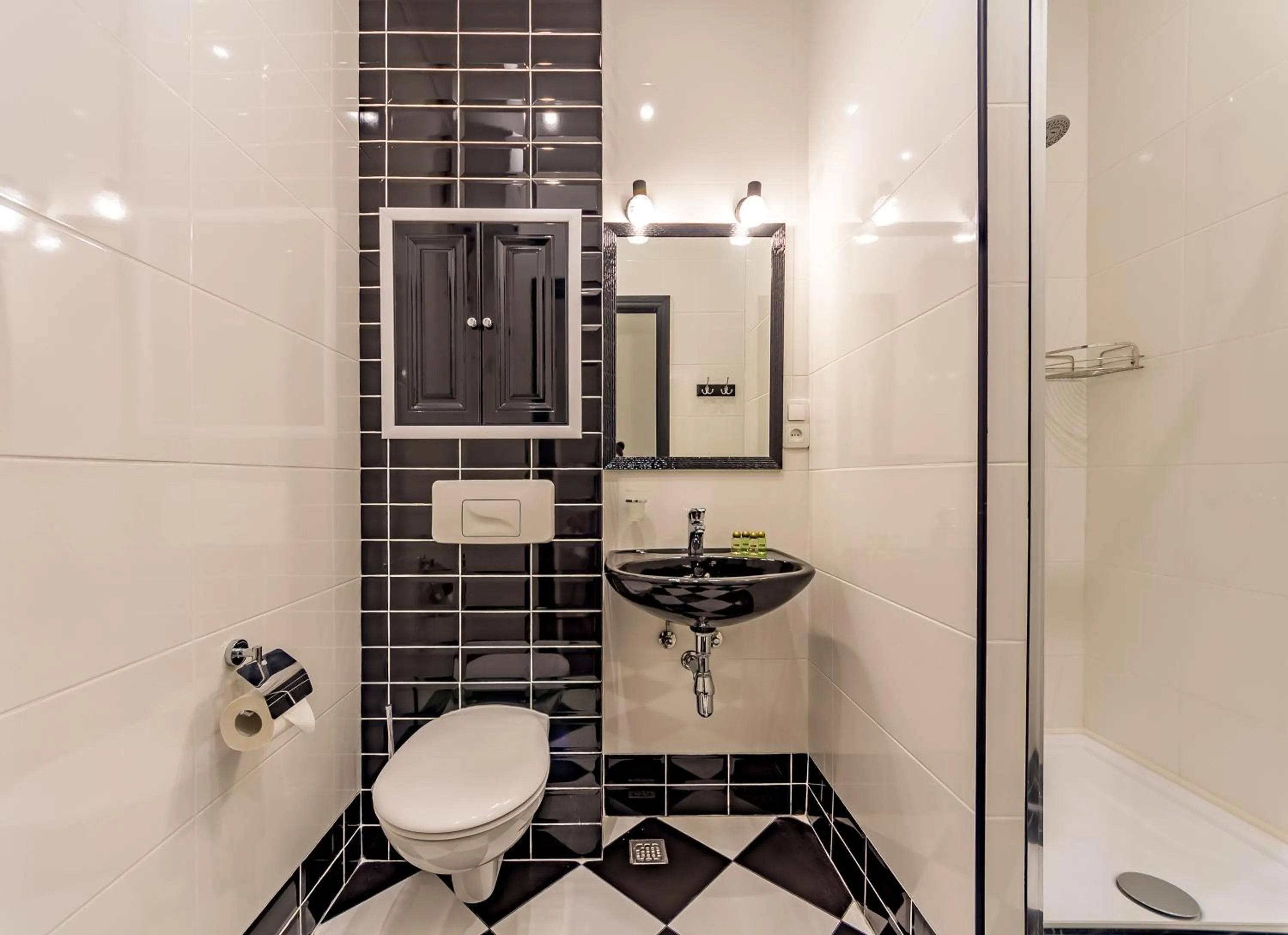 Shower in Central Dayflat Apartments